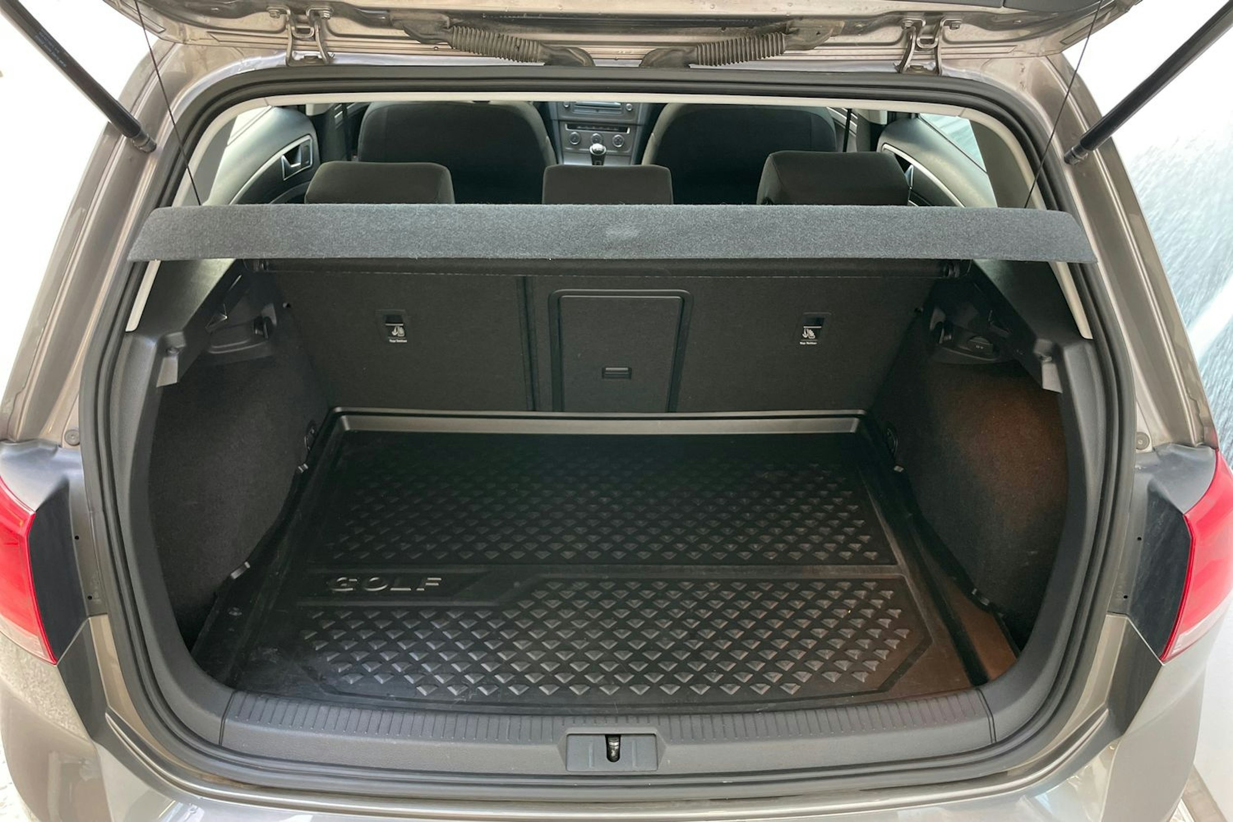 harmaa Volkswagen Golf 2013 kuva 14.