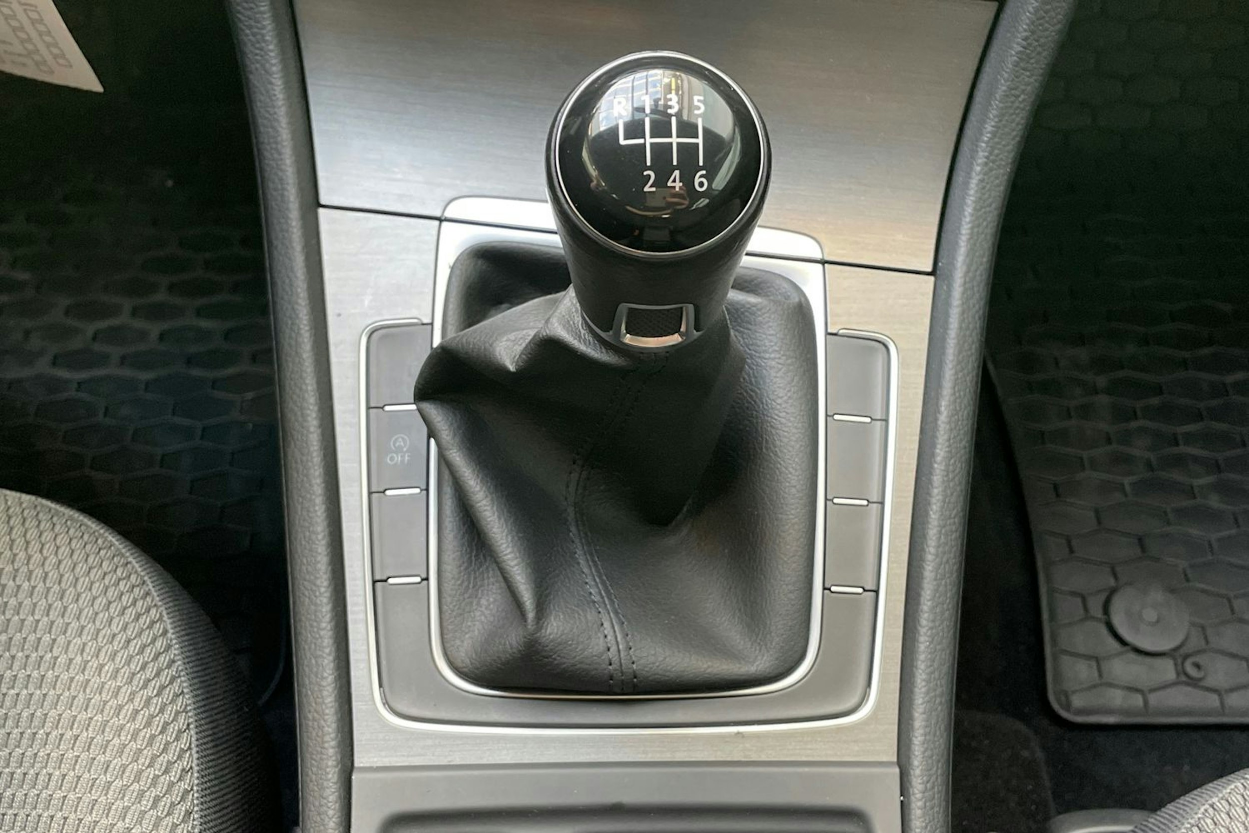 harmaa Volkswagen Golf 2013 kuva 22.