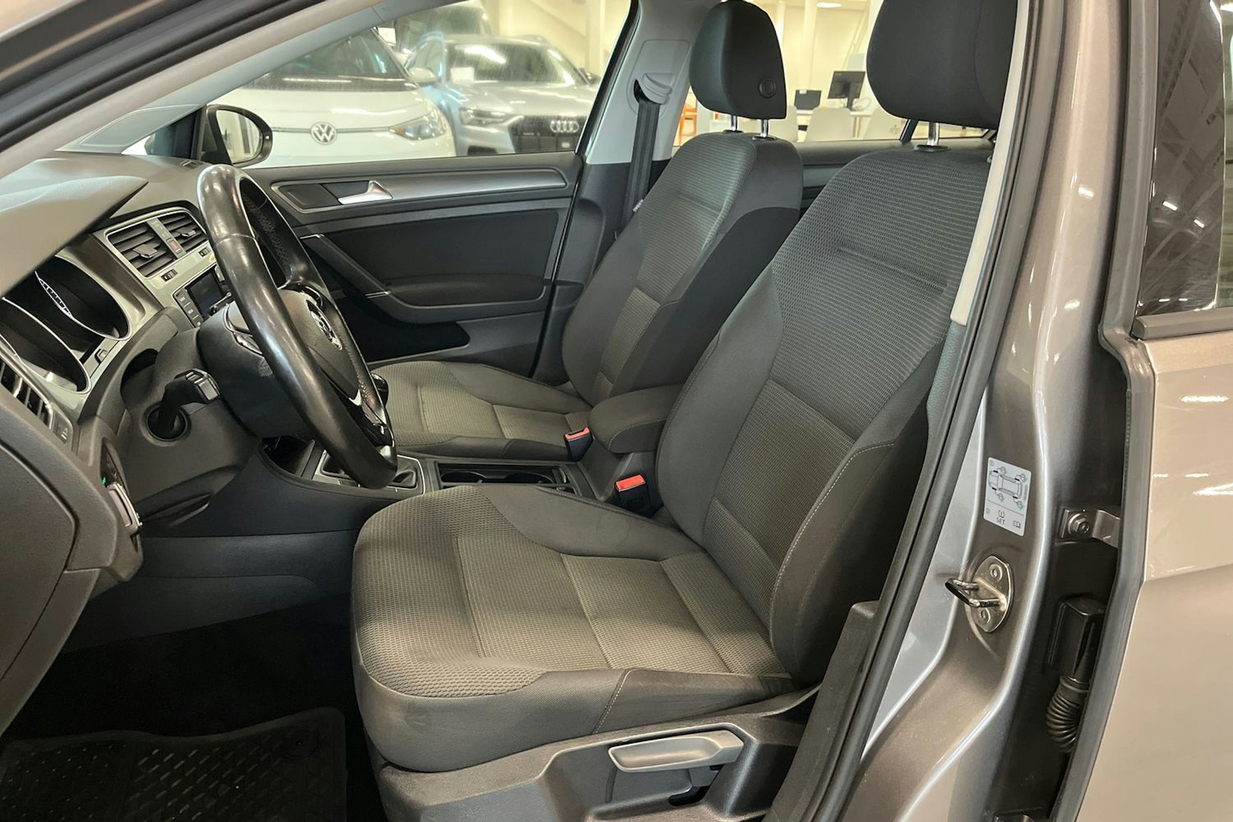 met. harmaa Volkswagen Golf 2013 kuva 11.