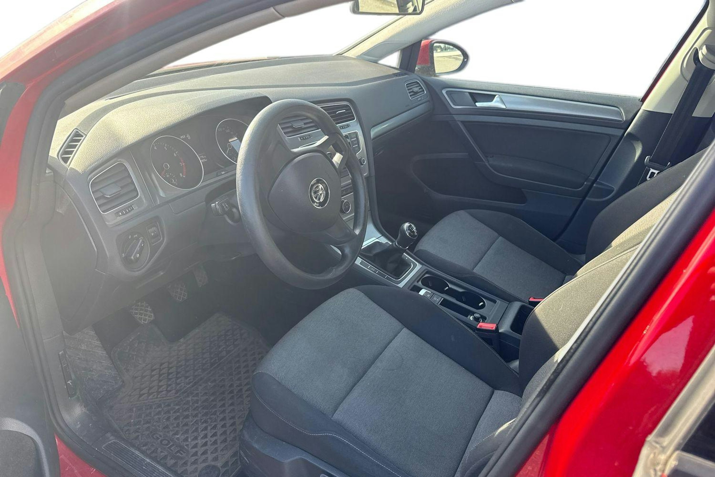 punainen Volkswagen Golf 2013 kuva 3.