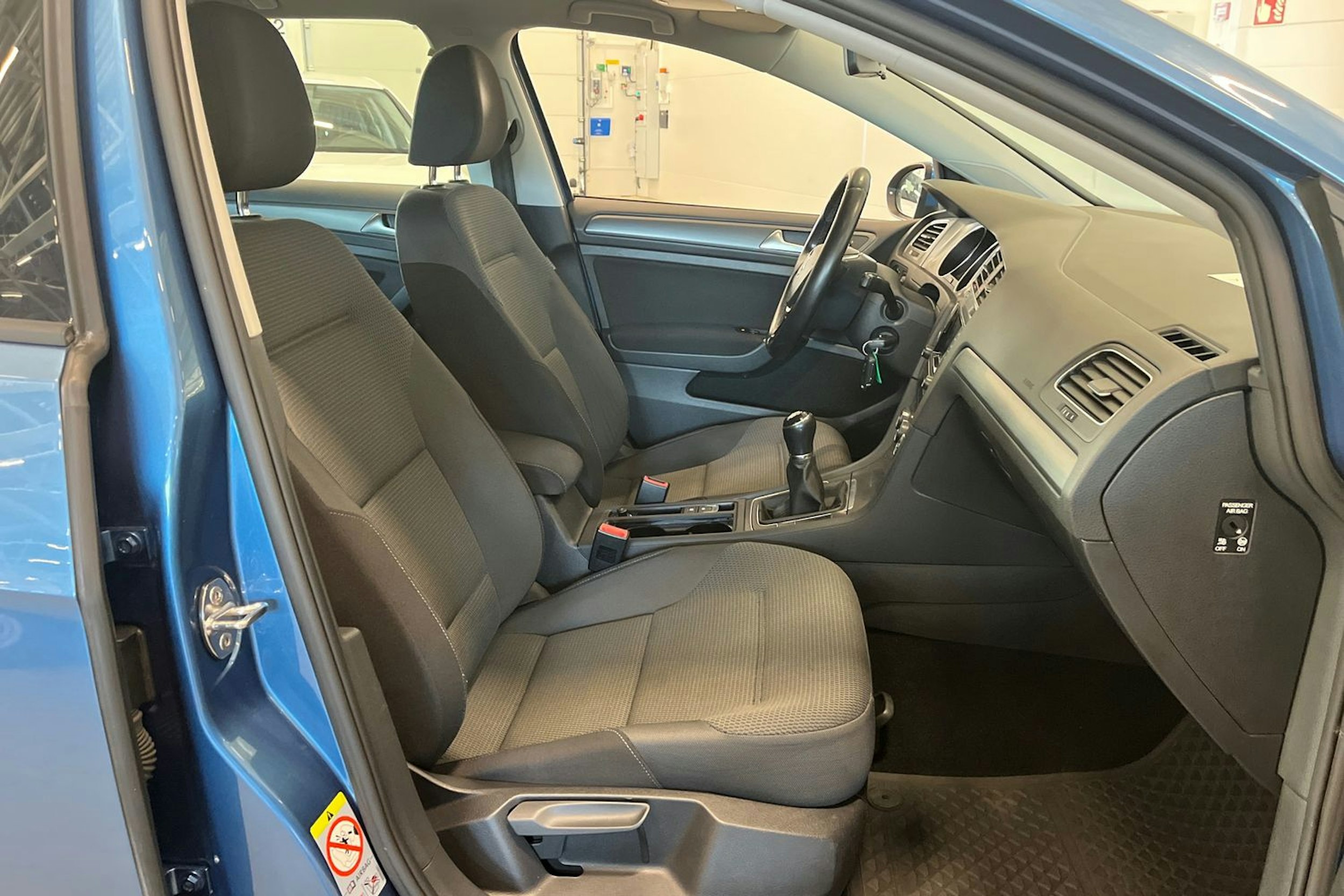 sininen Volkswagen Golf 2013 kuva 15.