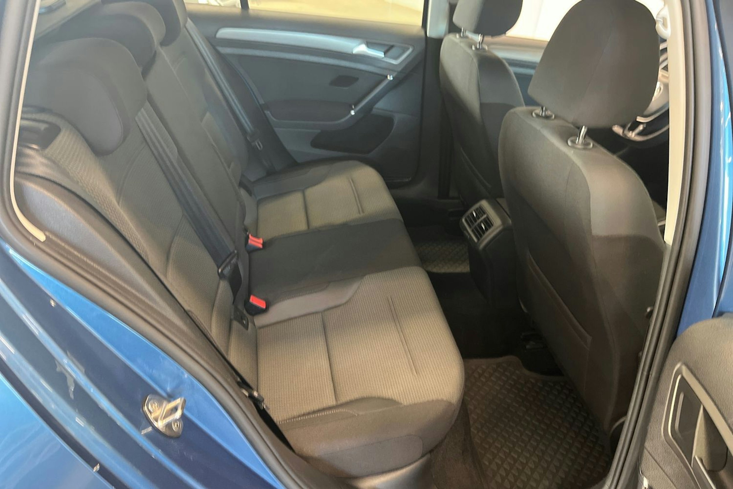 sininen Volkswagen Golf 2013 kuva 16.