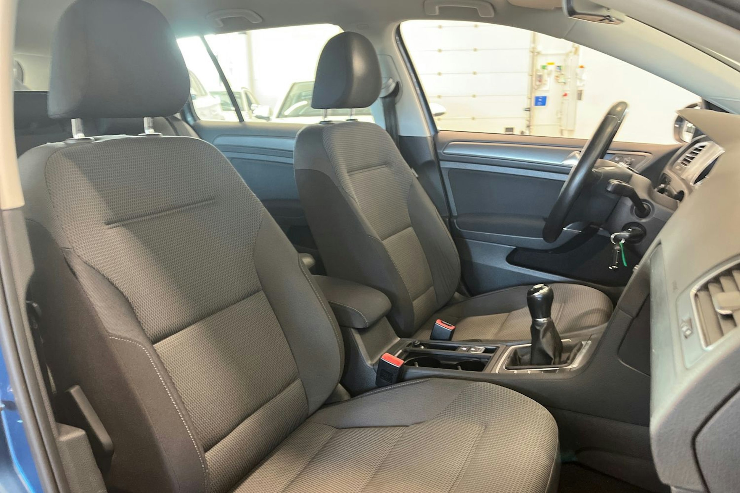 sininen Volkswagen Golf 2013 kuva 18.