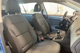 sininen Volkswagen Golf 2013 kuva 18.