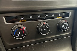 sininen Volkswagen Golf 2013 kuva 22.