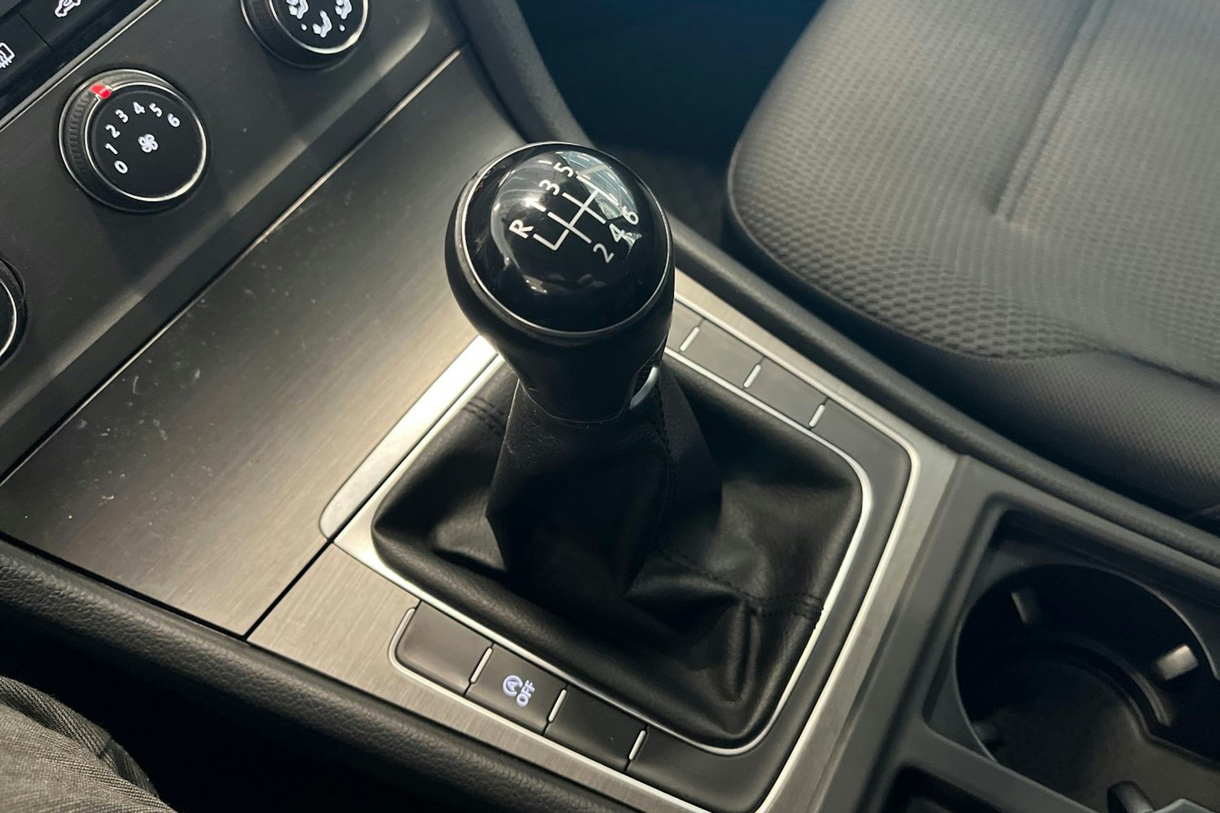 sininen Volkswagen Golf 2013 kuva 23.