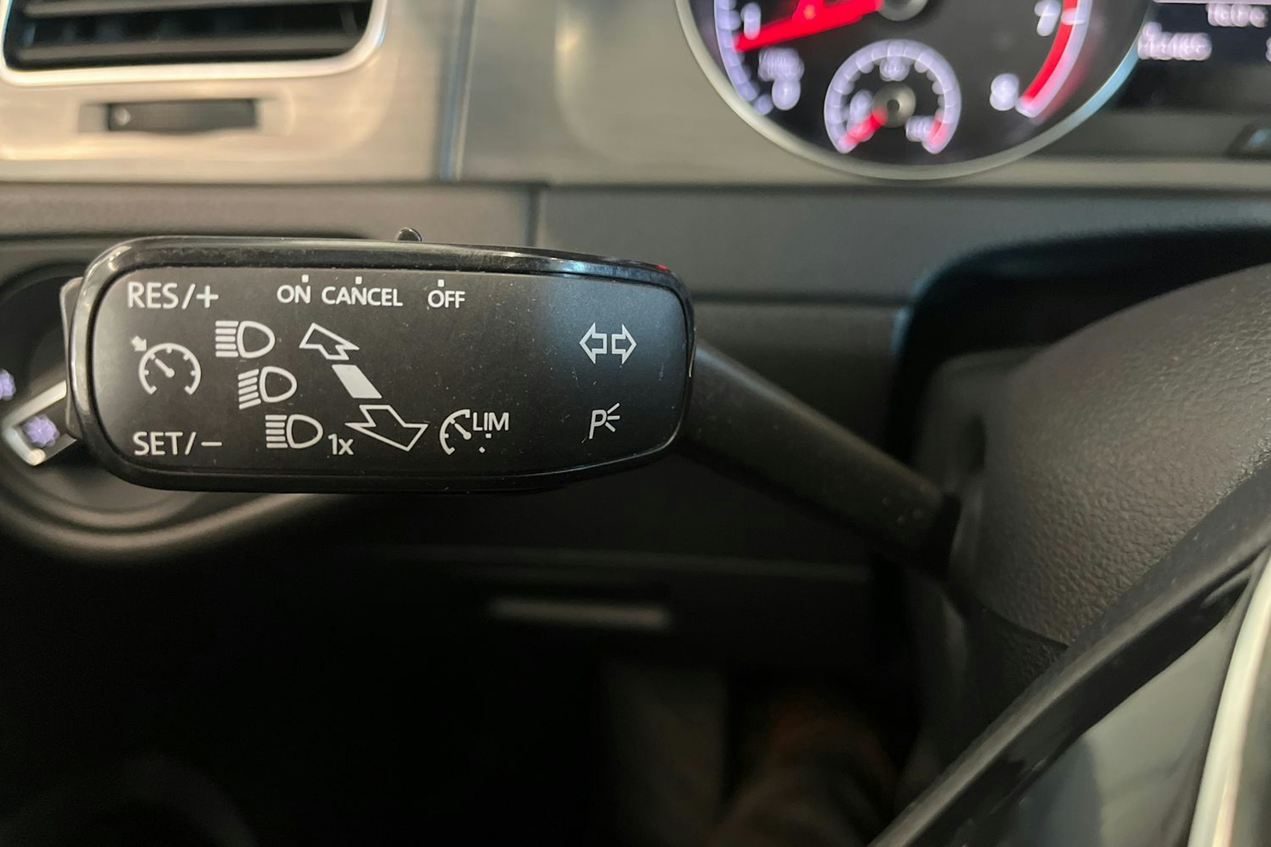 sininen Volkswagen Golf 2013 kuva 24.