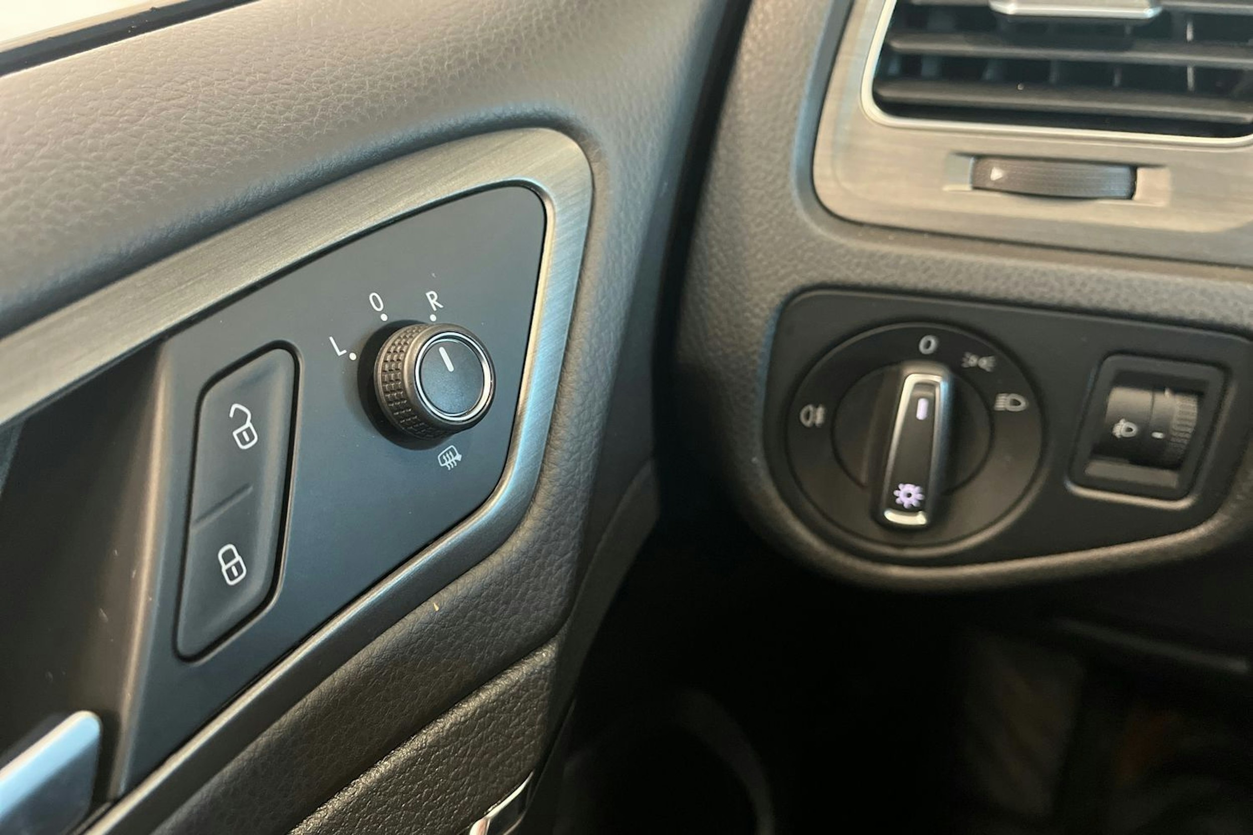 sininen Volkswagen Golf 2013 kuva 26.