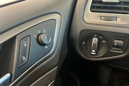 sininen Volkswagen Golf 2013 kuva 26.