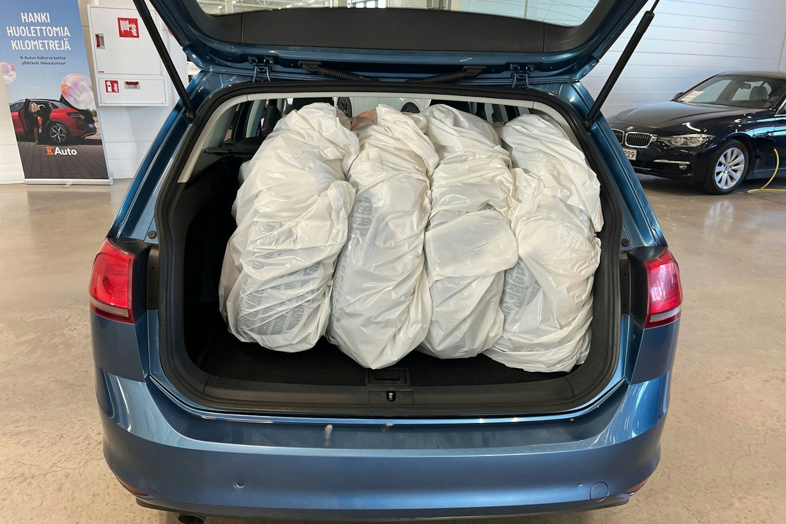 sininen Volkswagen Golf 2013 kuva 29.