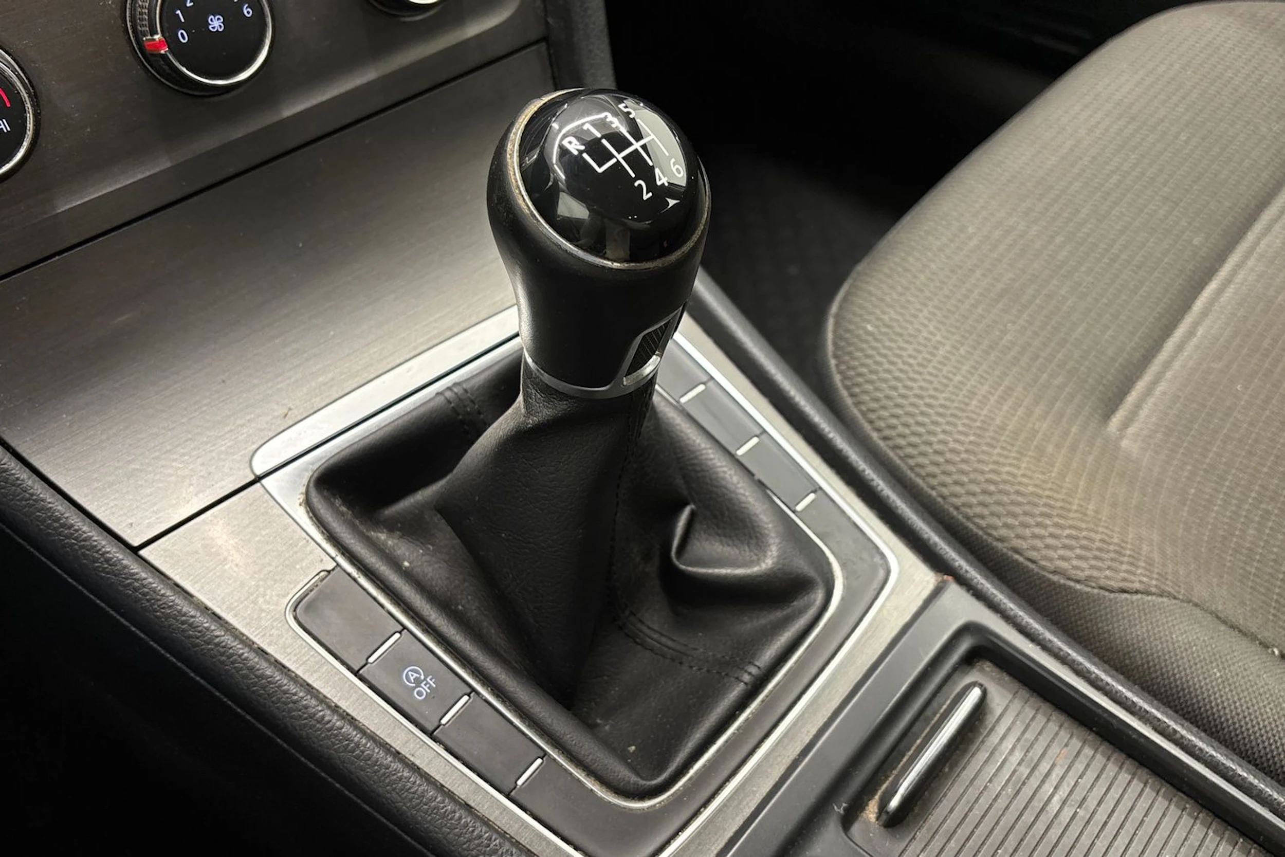 Harmaa Volkswagen GOLF 2013 kuva 16.