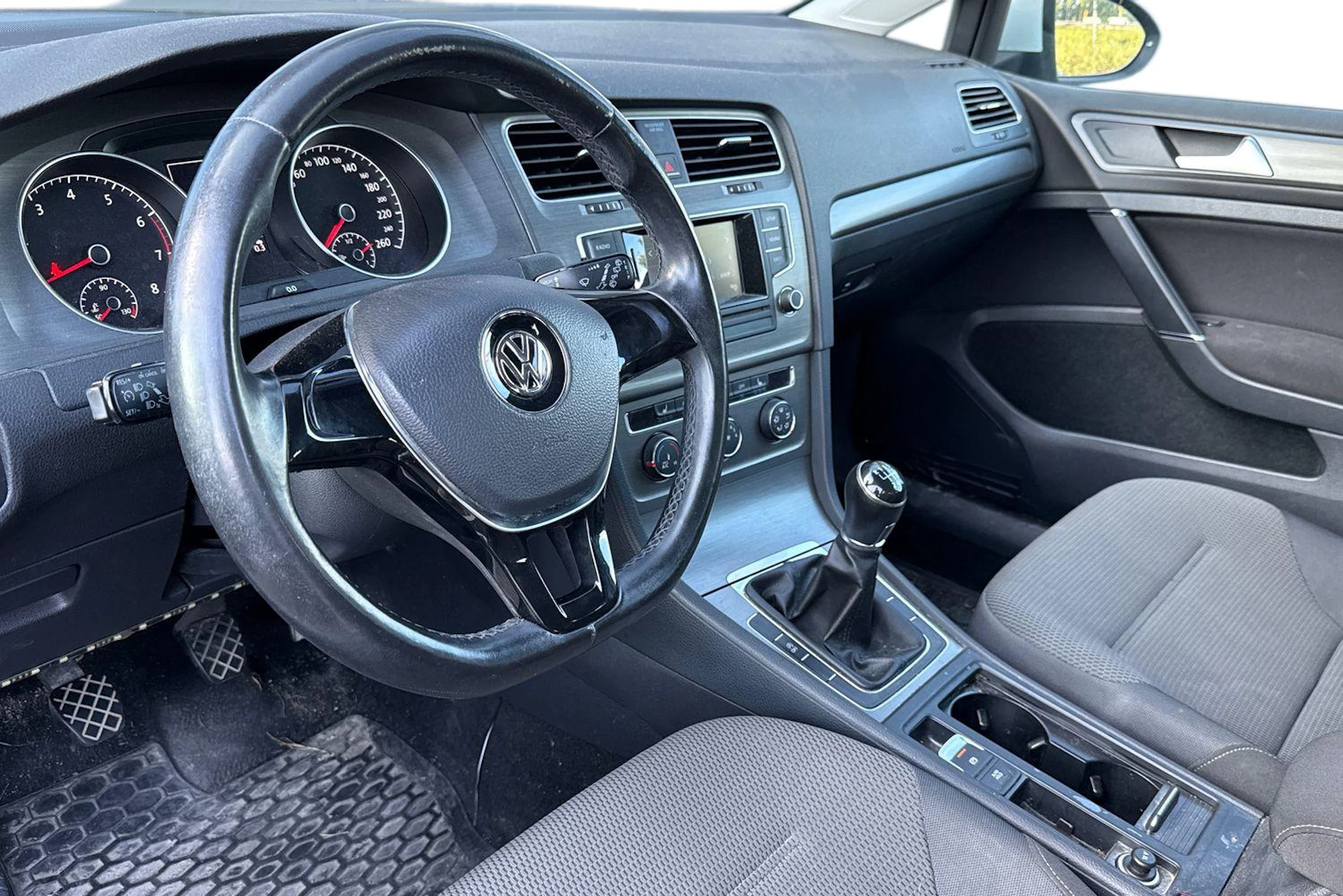 valkoinen Volkswagen Golf 2013 kuva 3.