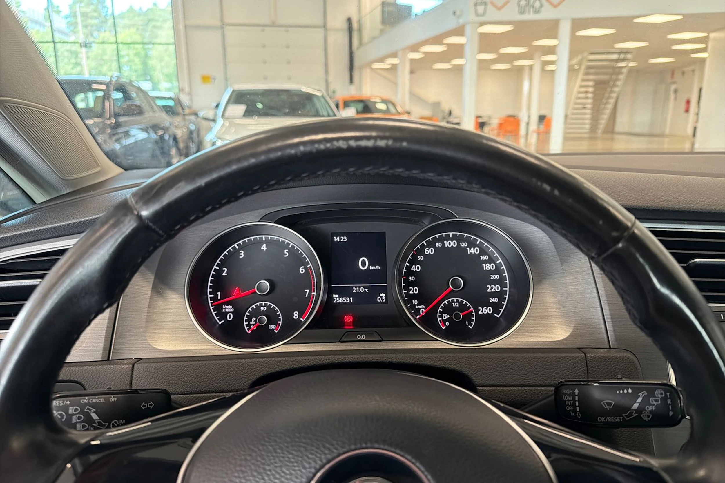 valkoinen Volkswagen Golf 2013 kuva 12.
