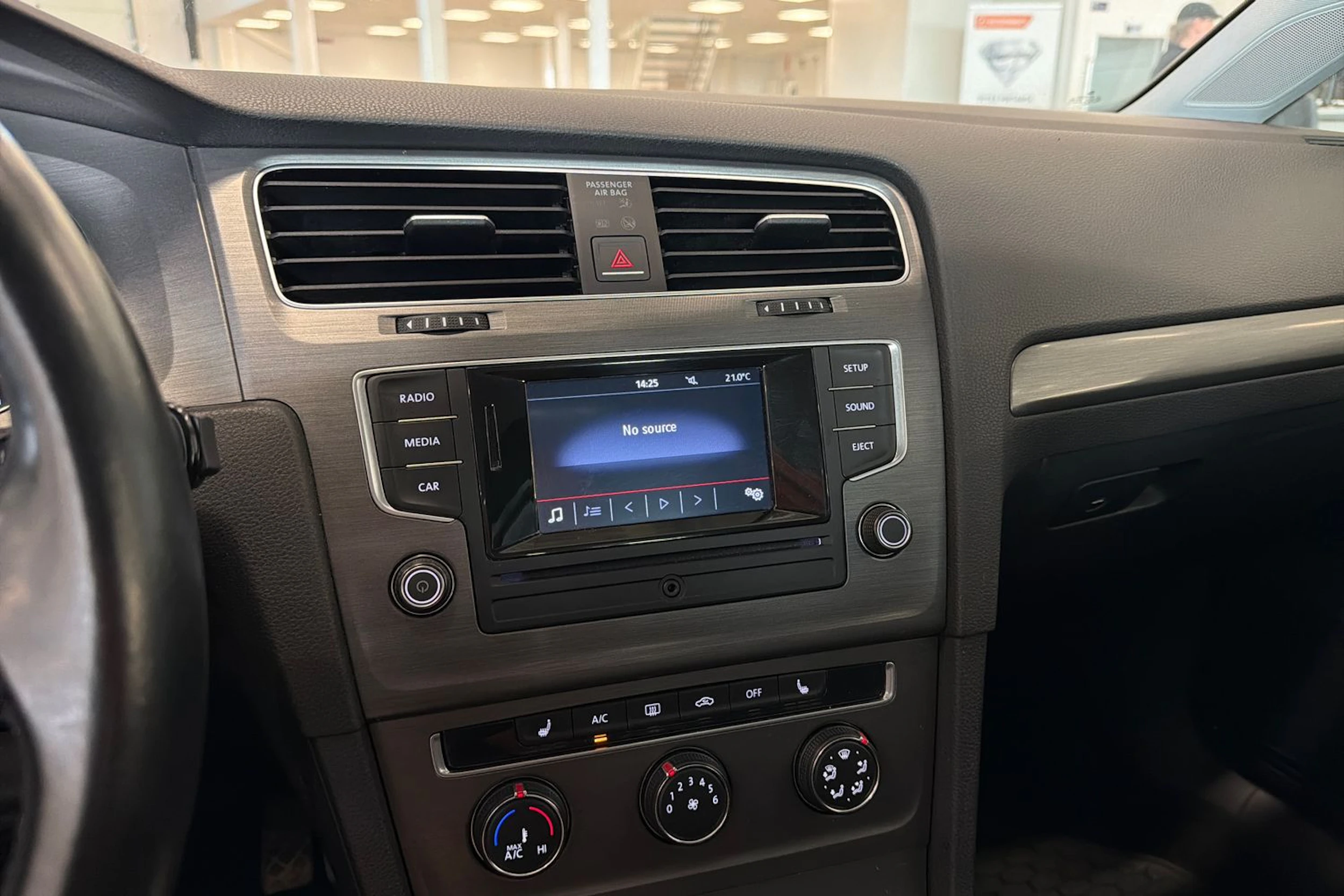 valkoinen Volkswagen Golf 2013 kuva 16.