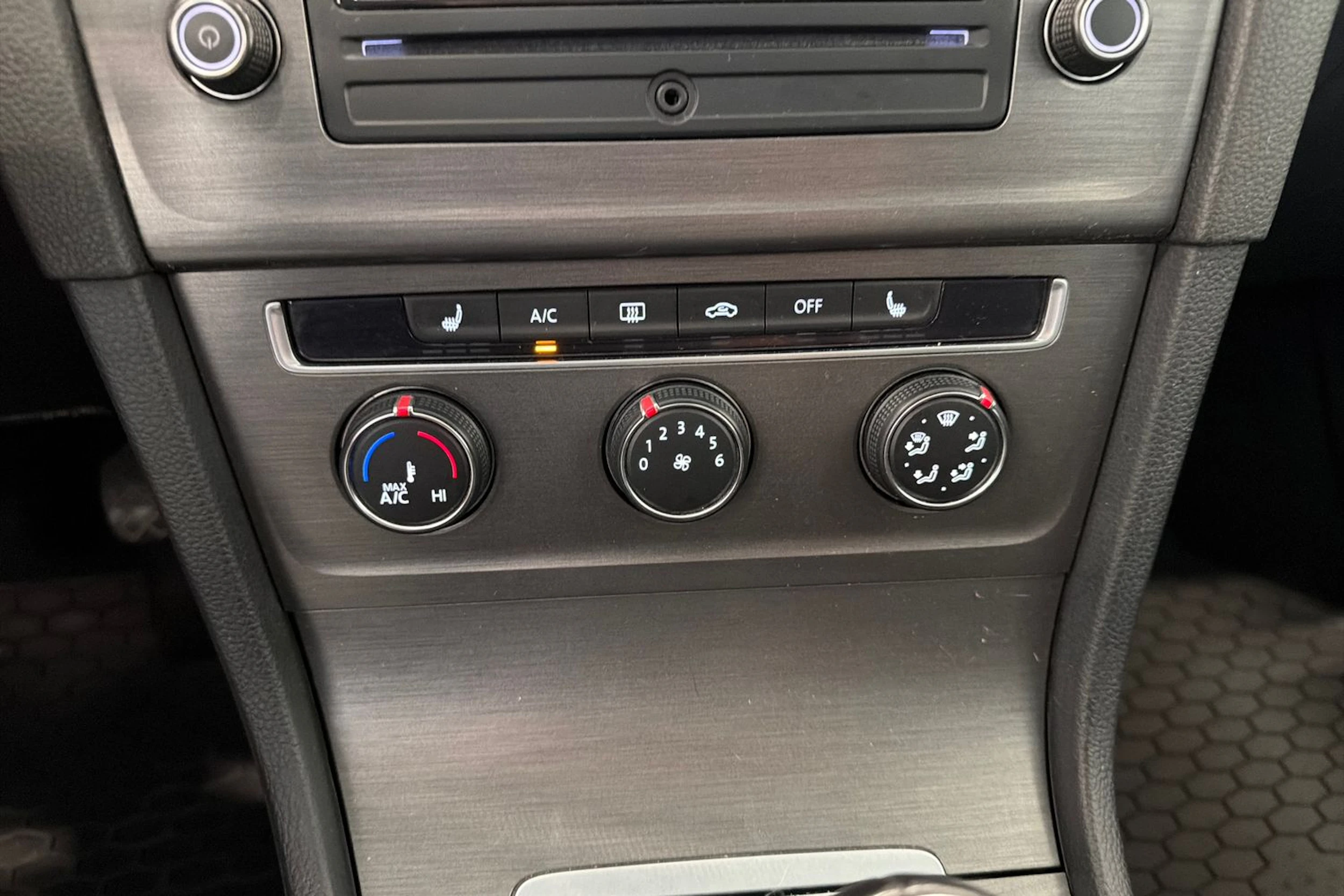 valkoinen Volkswagen Golf 2013 kuva 18.