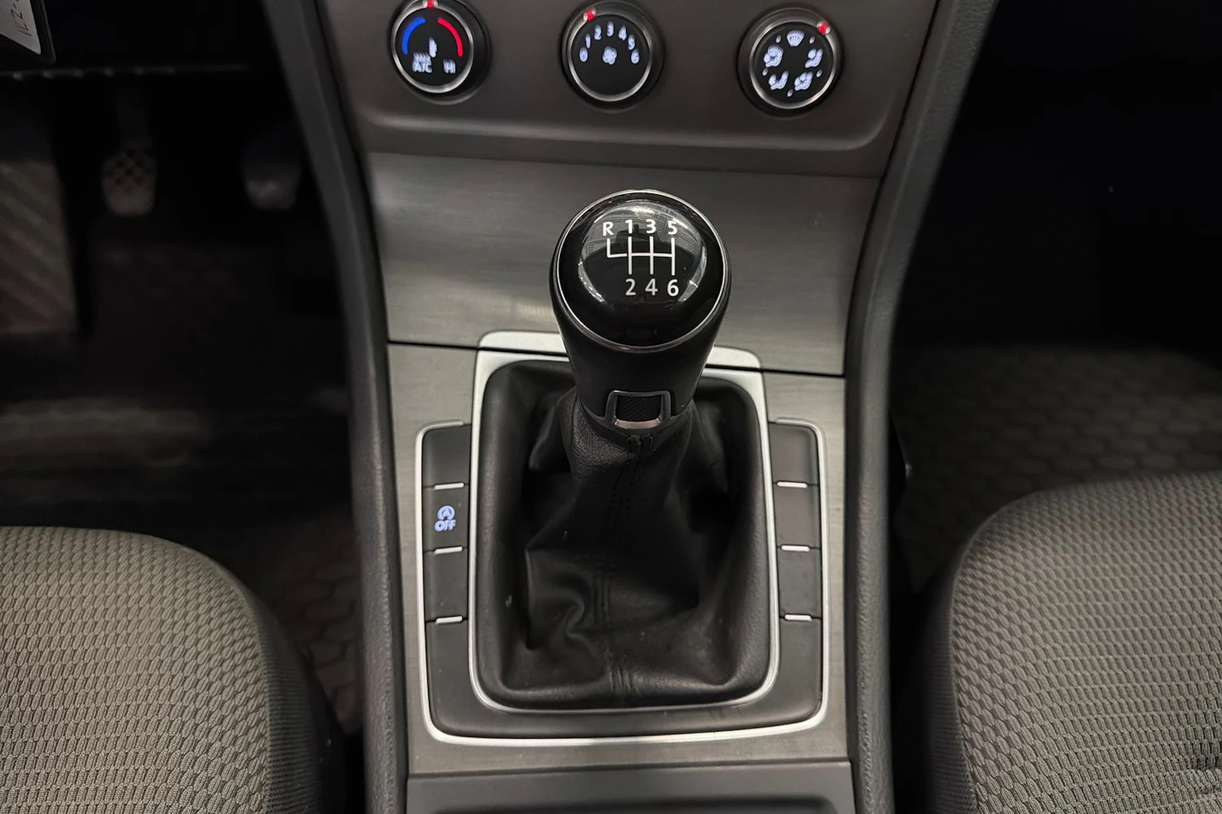valkoinen Volkswagen Golf 2013 kuva 19.