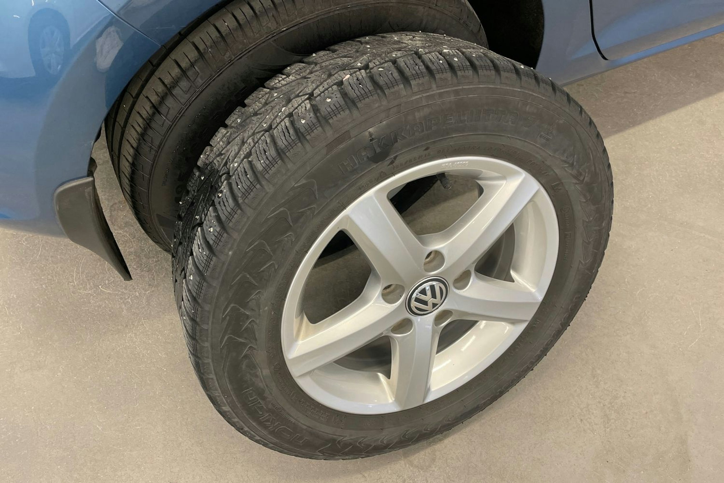 sininen Volkswagen Golf 2013 kuva 13.
