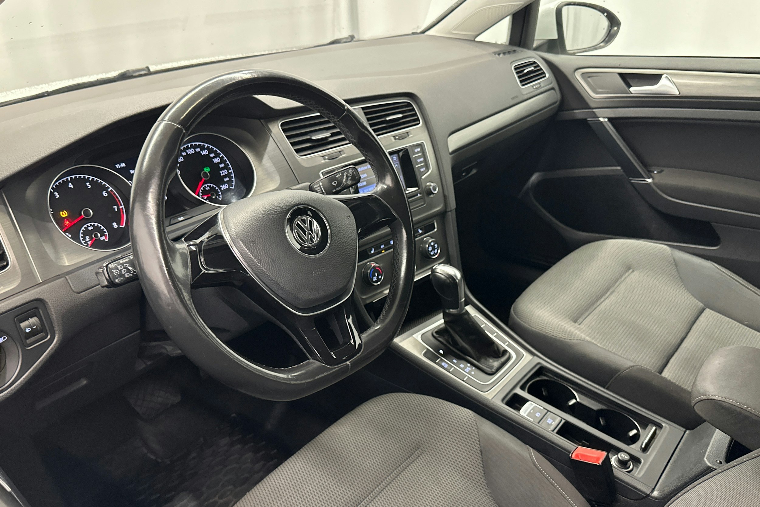 valkoinen Volkswagen Golf 2013 kuva 7.