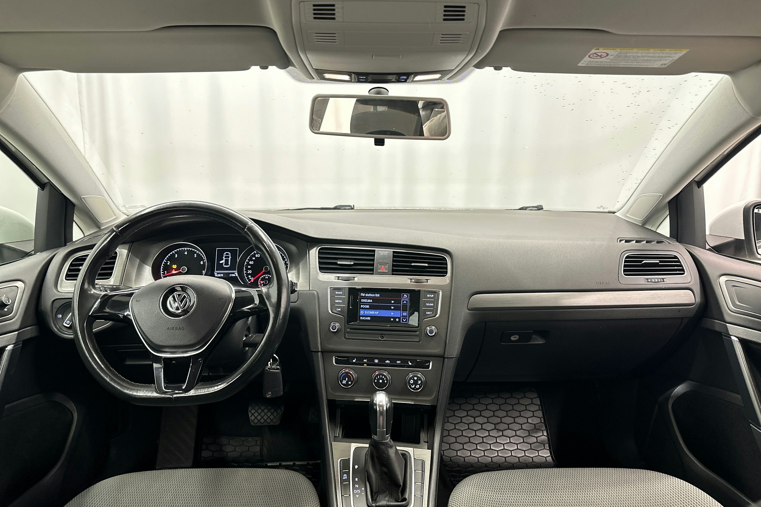 valkoinen Volkswagen Golf 2013 kuva 9.