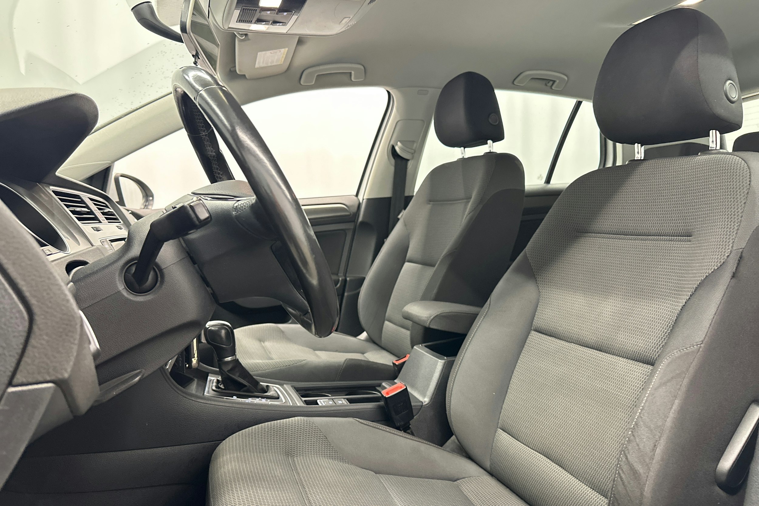 valkoinen Volkswagen Golf 2013 kuva 10.