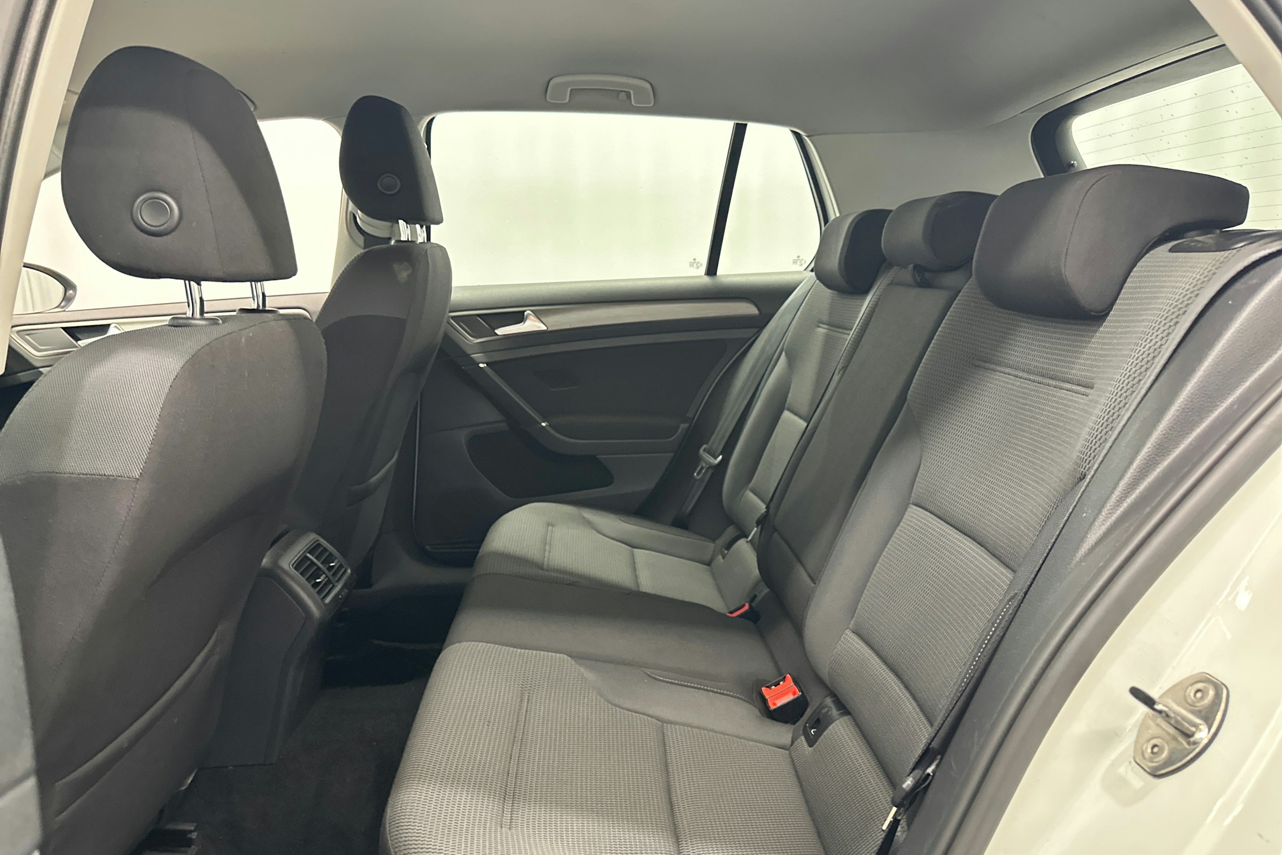 valkoinen Volkswagen Golf 2013 kuva 11.