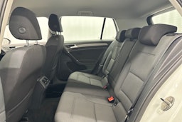 valkoinen Volkswagen Golf 2013 kuva 11.