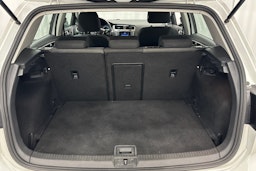 valkoinen Volkswagen Golf 2013 kuva 16.