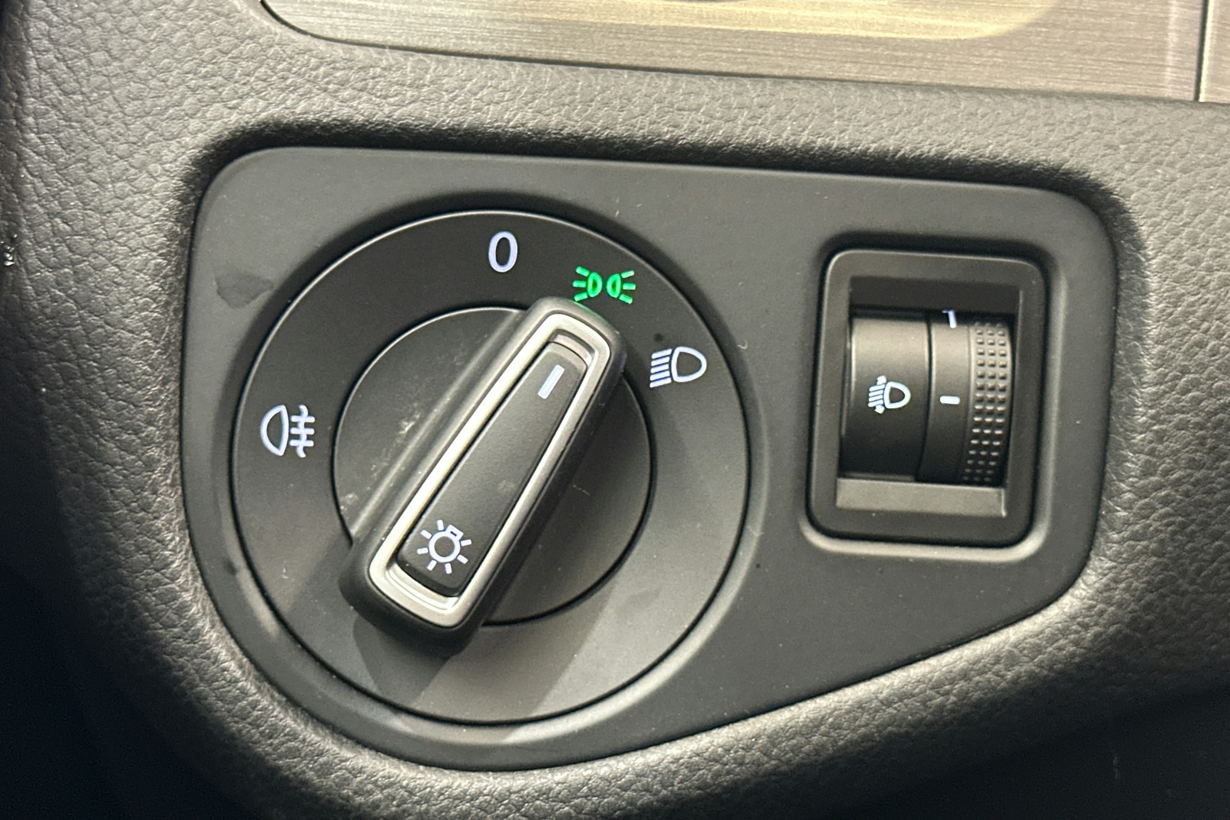 valkoinen Volkswagen Golf 2013 kuva 18.