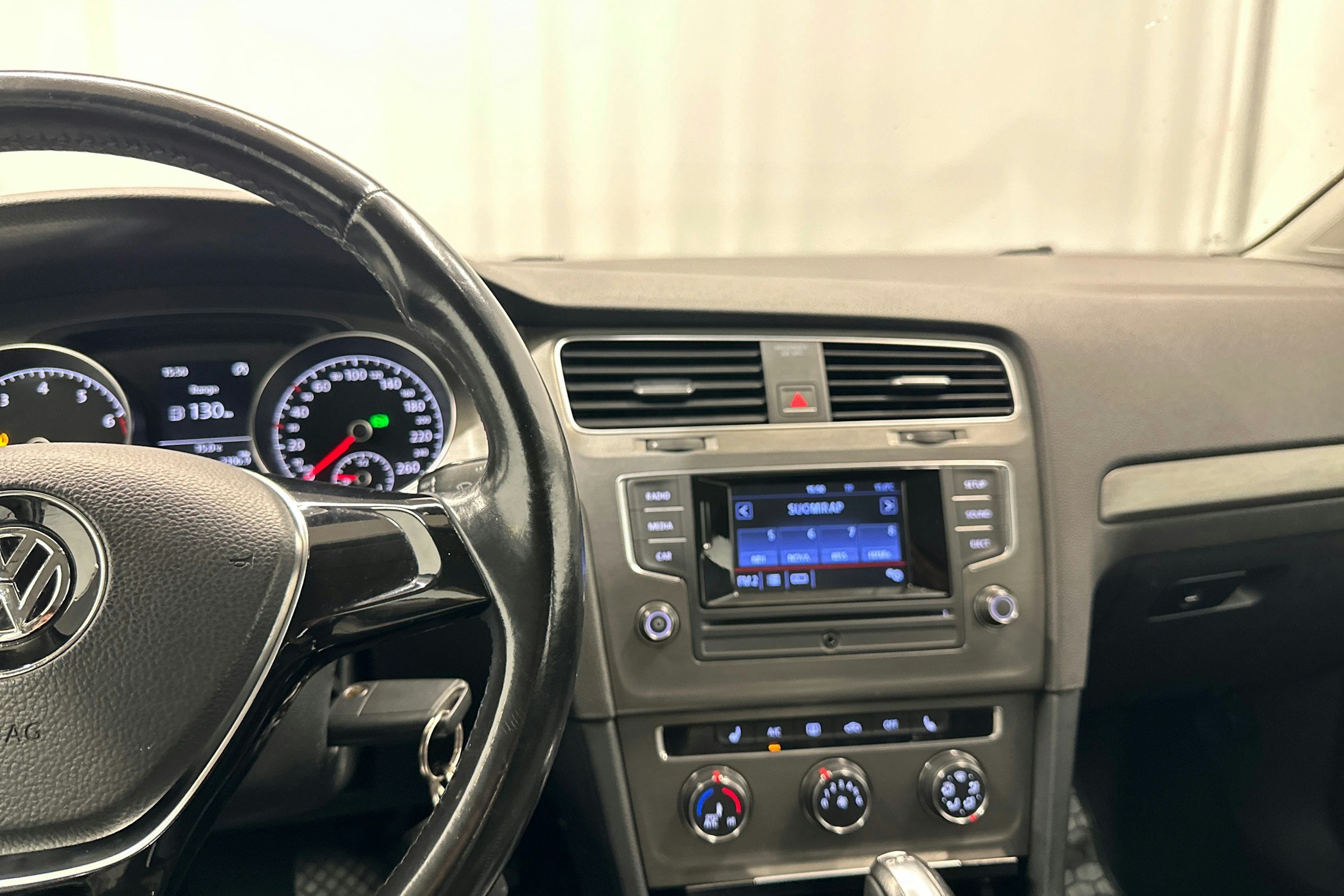 valkoinen Volkswagen Golf 2013 kuva 20.