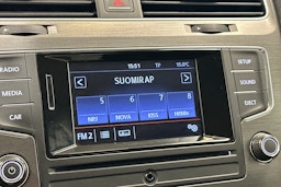 valkoinen Volkswagen Golf 2013 kuva 23.