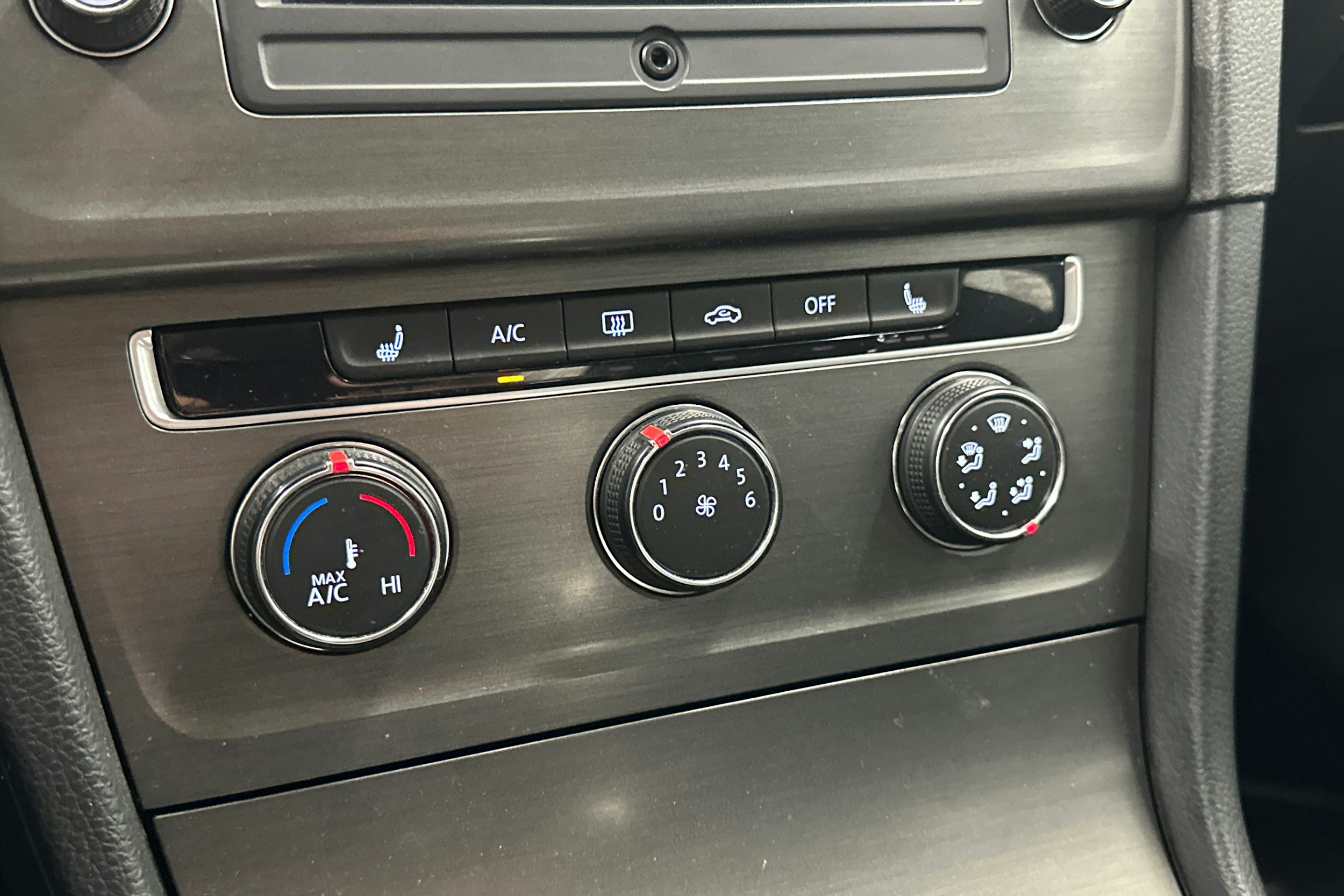 valkoinen Volkswagen Golf 2013 kuva 24.