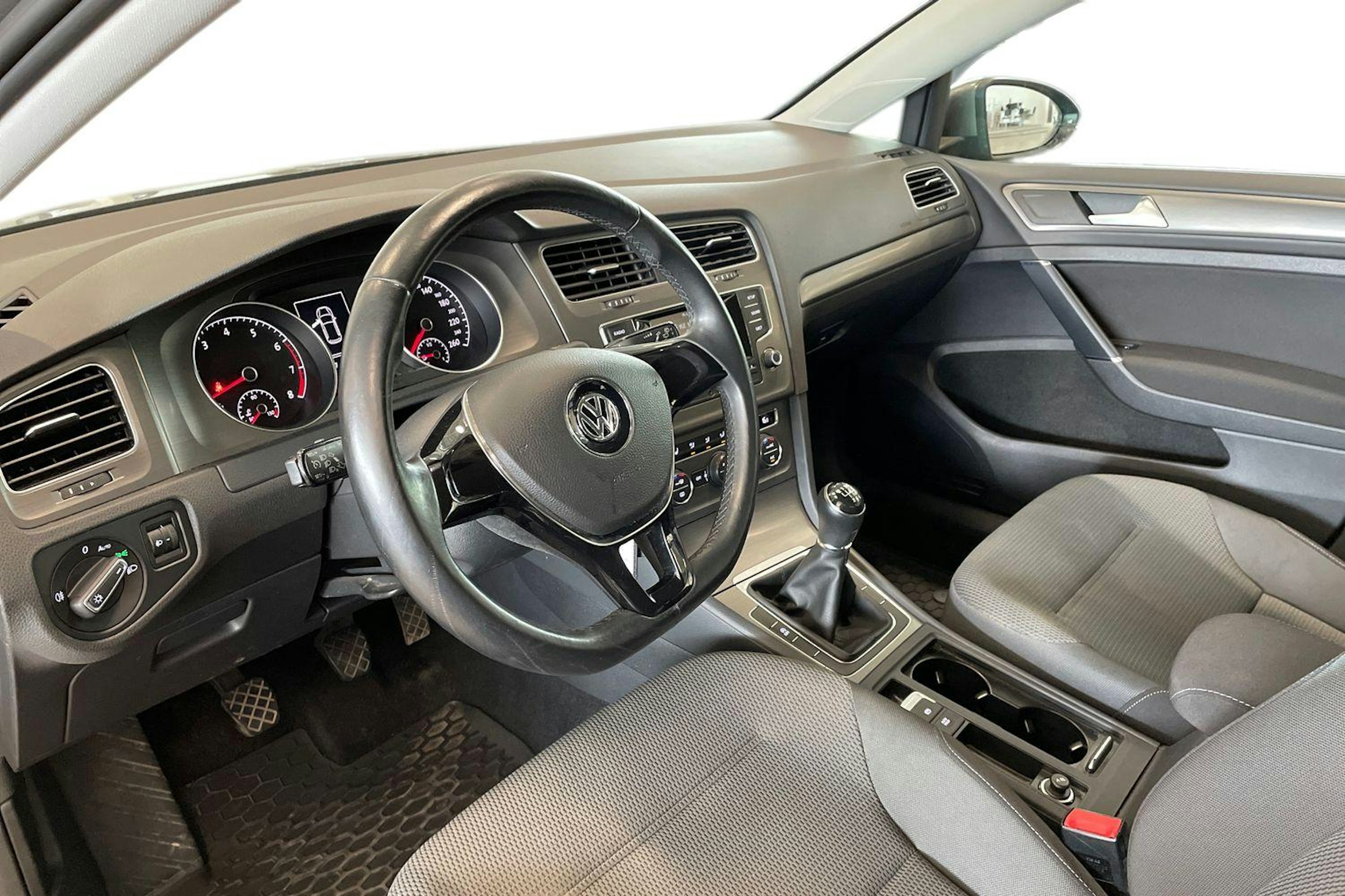 harmaa Volkswagen Golf 2013 kuva 7.