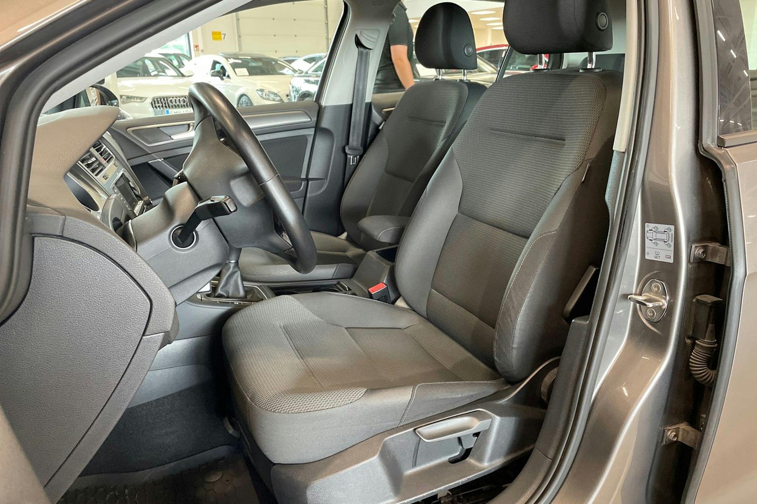 harmaa Volkswagen Golf 2013 kuva 14.