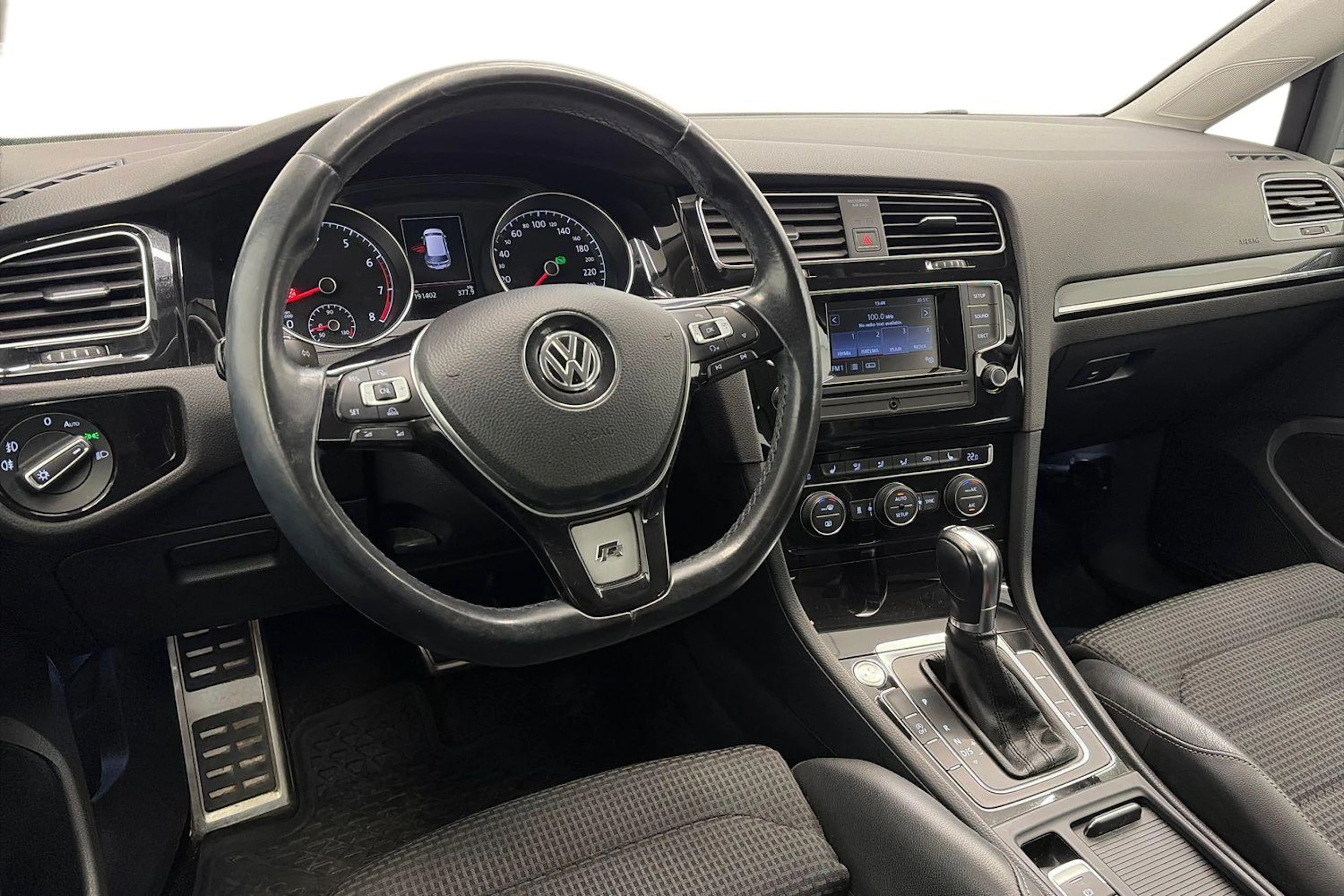 Musta Volkswagen GOLF 2013 kuva 6.