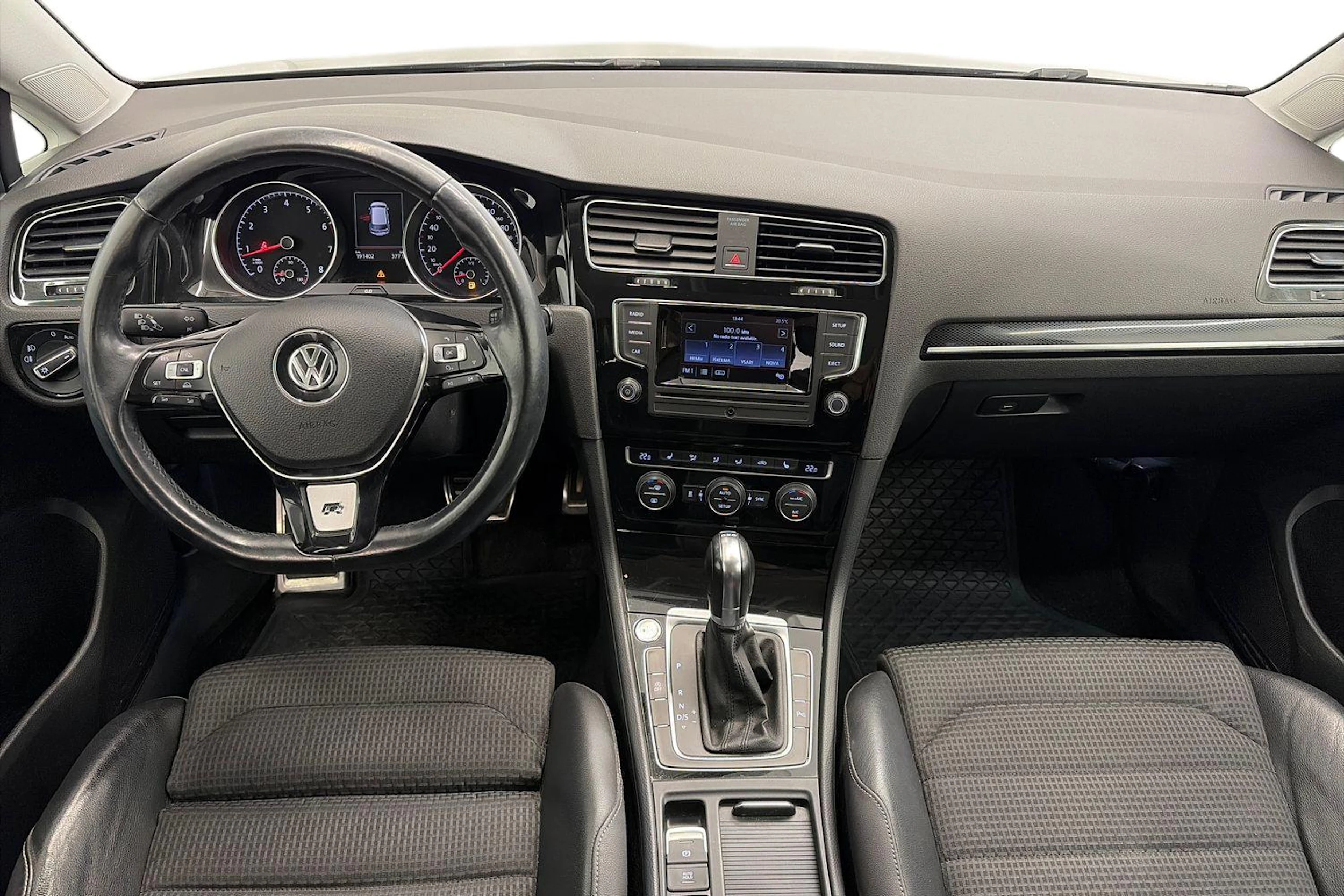 Musta Volkswagen GOLF 2013 kuva 7.