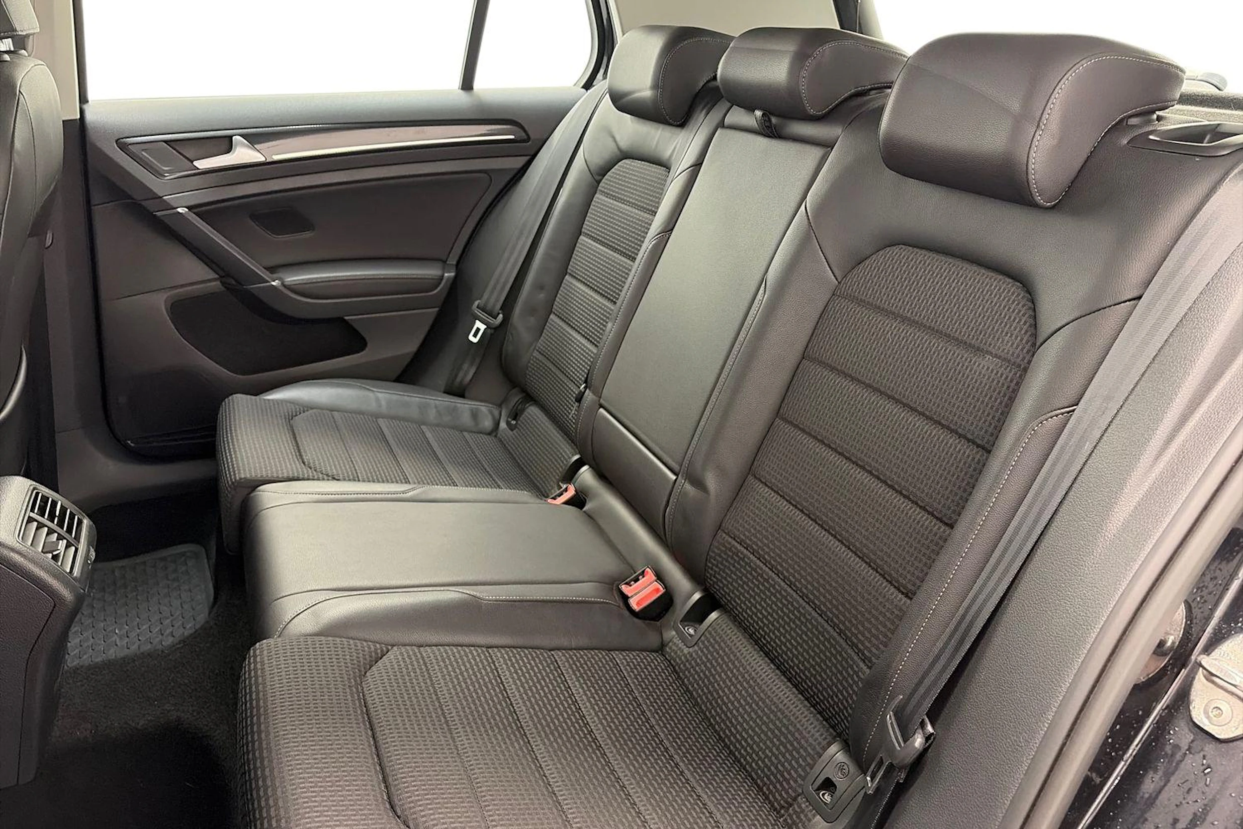 Musta Volkswagen GOLF 2013 kuva 8.