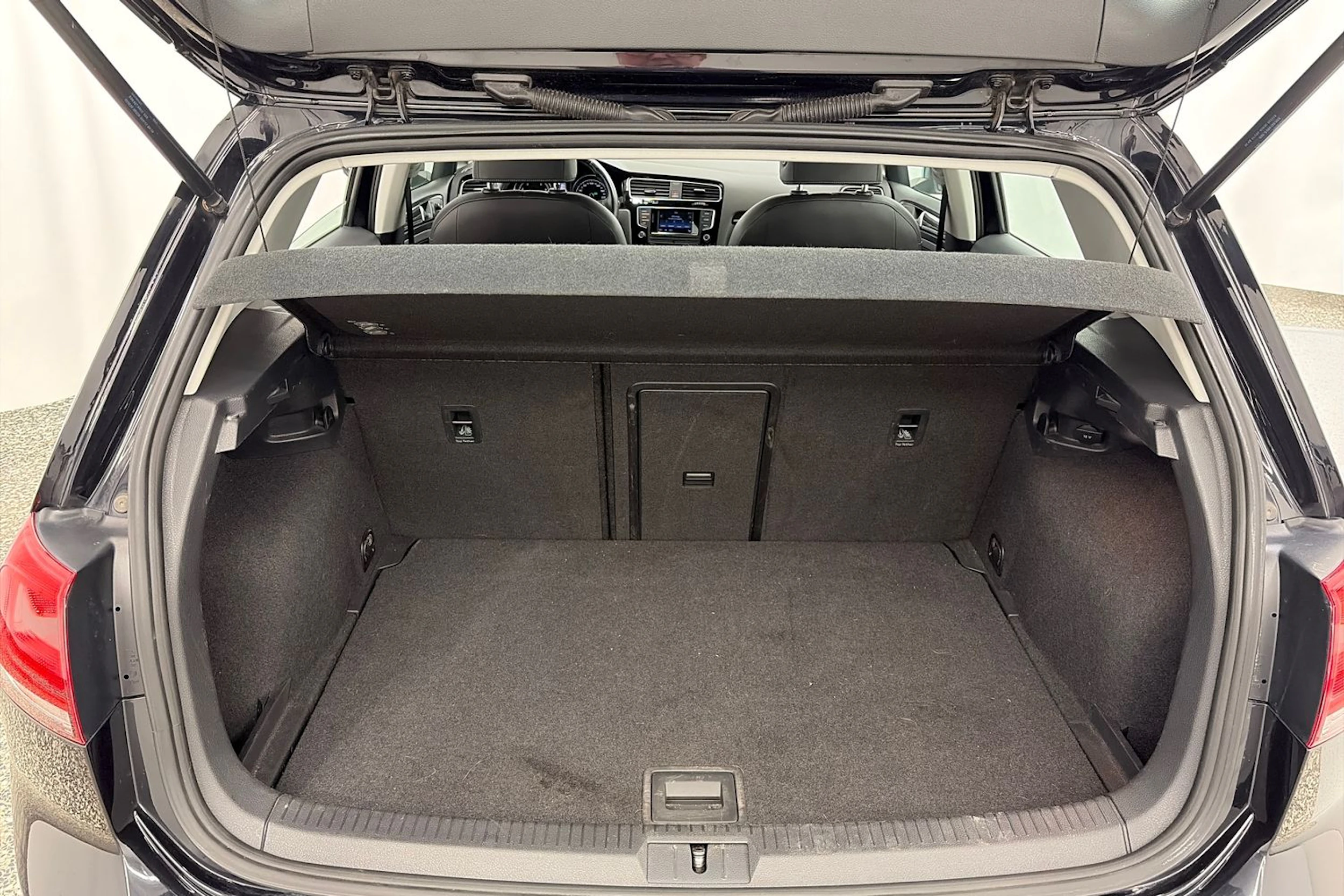 Musta Volkswagen GOLF 2013 kuva 11.