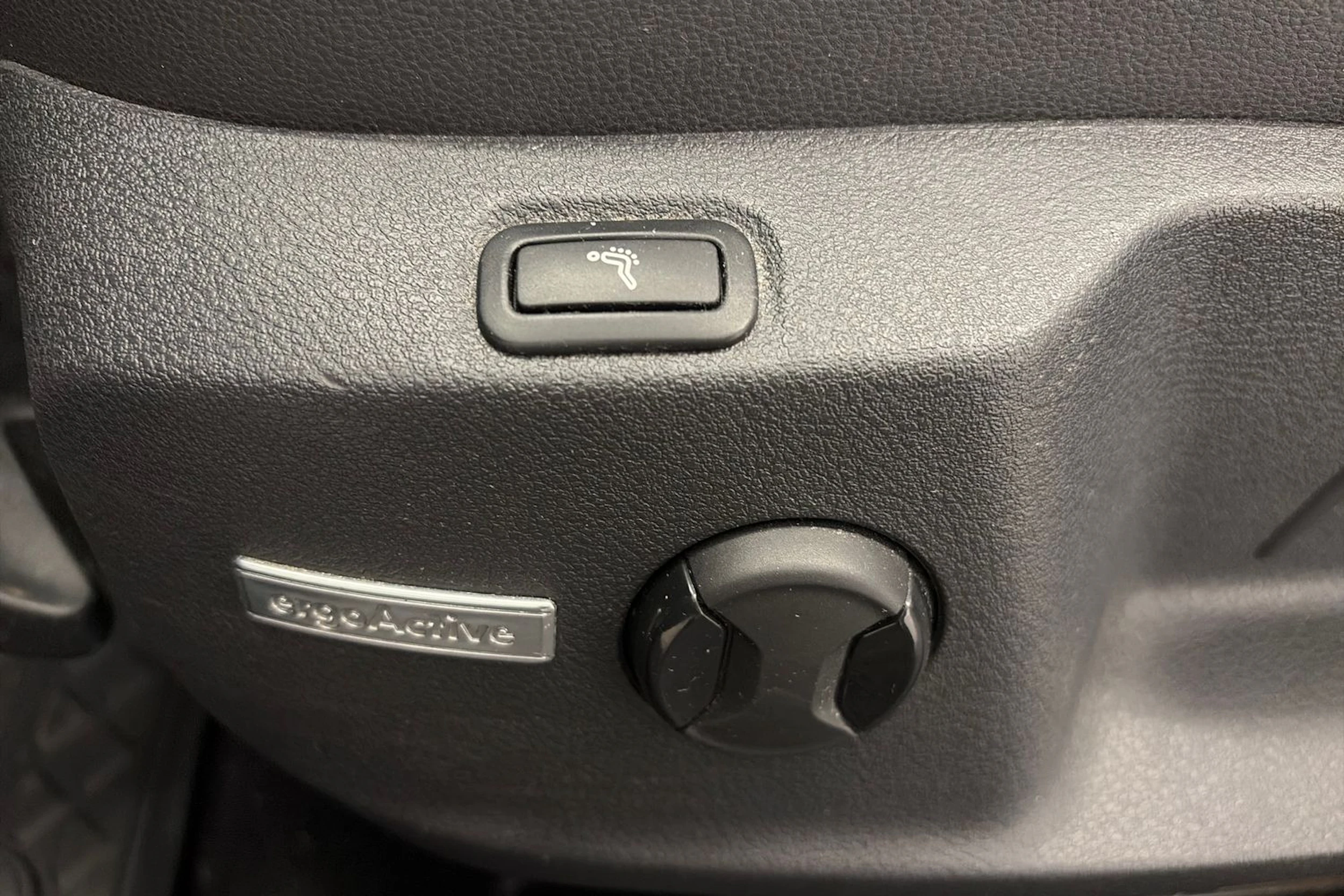 Musta Volkswagen GOLF 2013 kuva 13.
