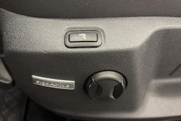 Musta Volkswagen GOLF 2013 kuva 13.