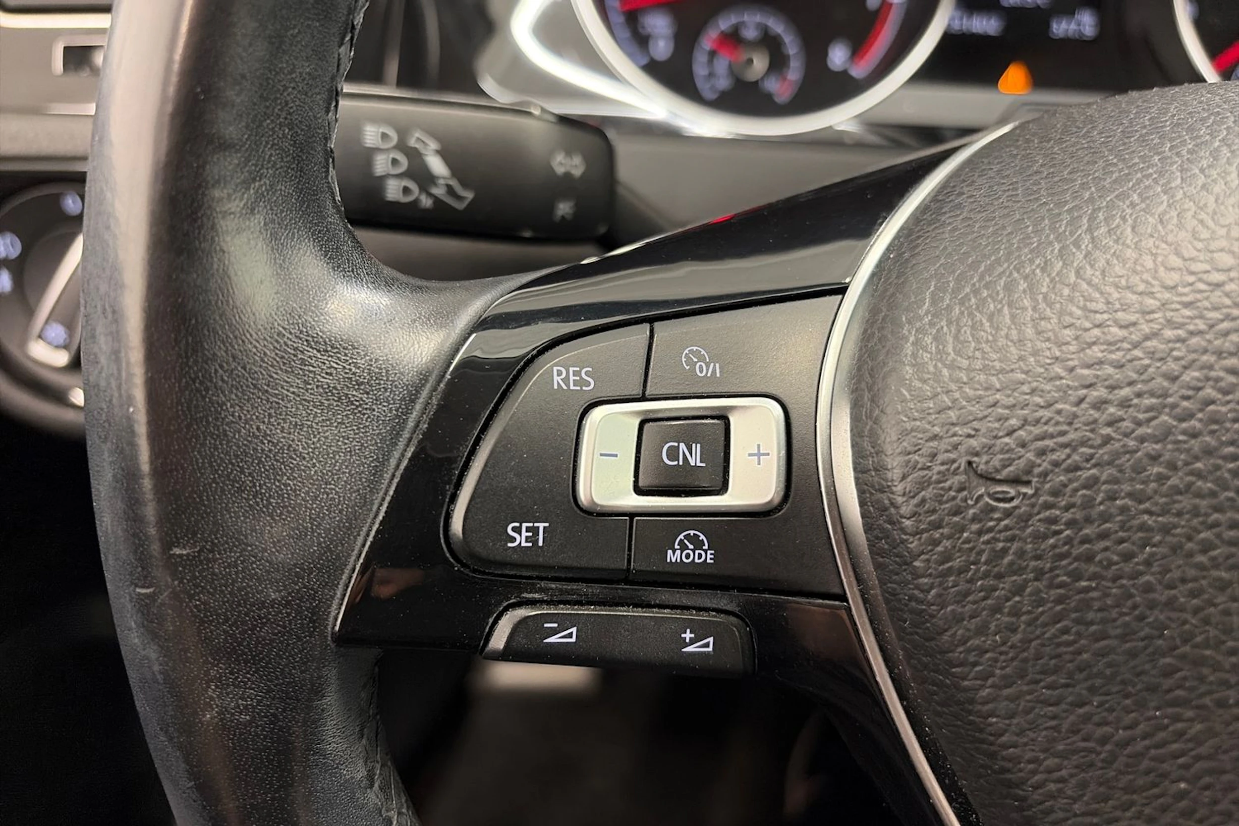 Musta Volkswagen GOLF 2013 kuva 15.