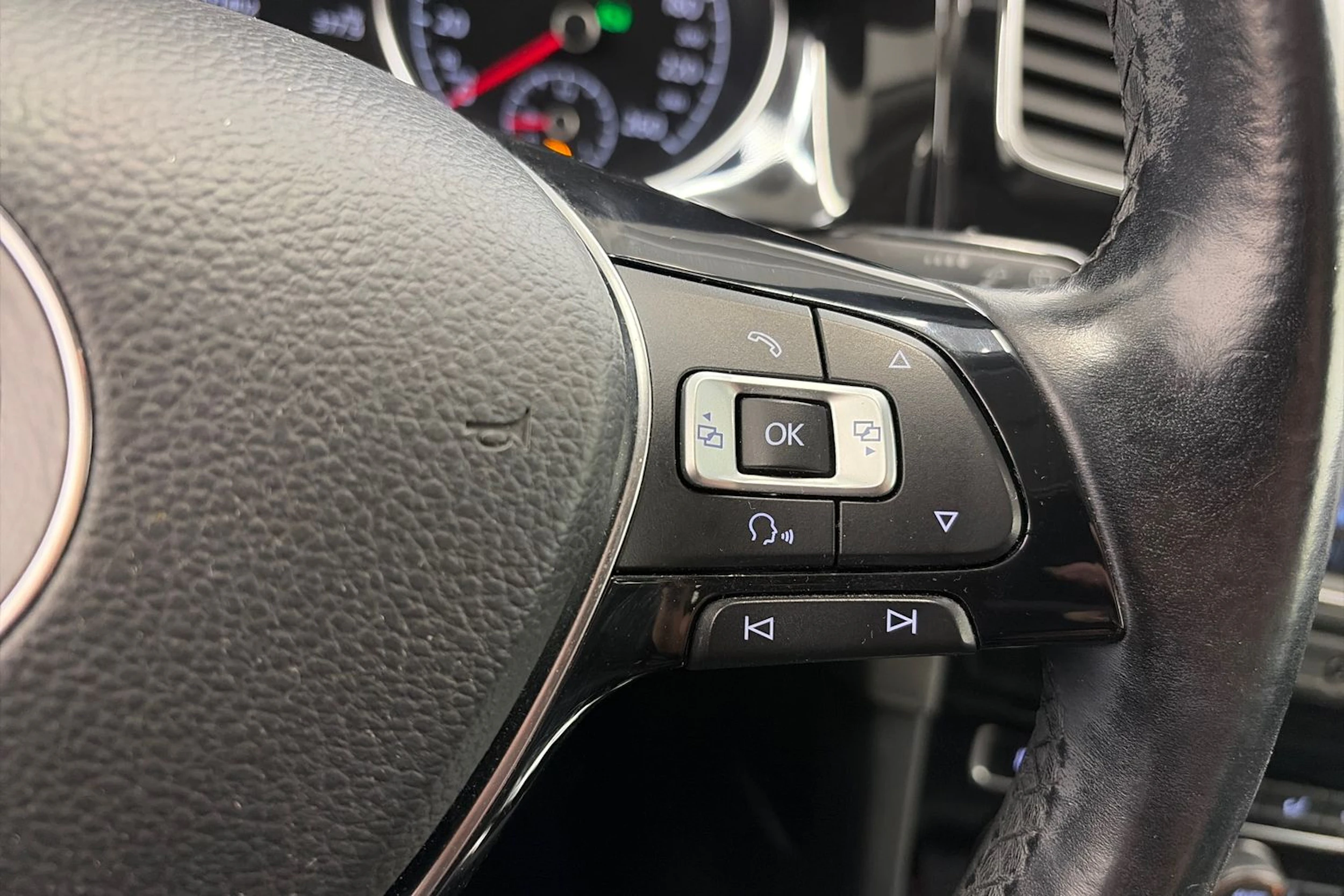 Musta Volkswagen GOLF 2013 kuva 16.