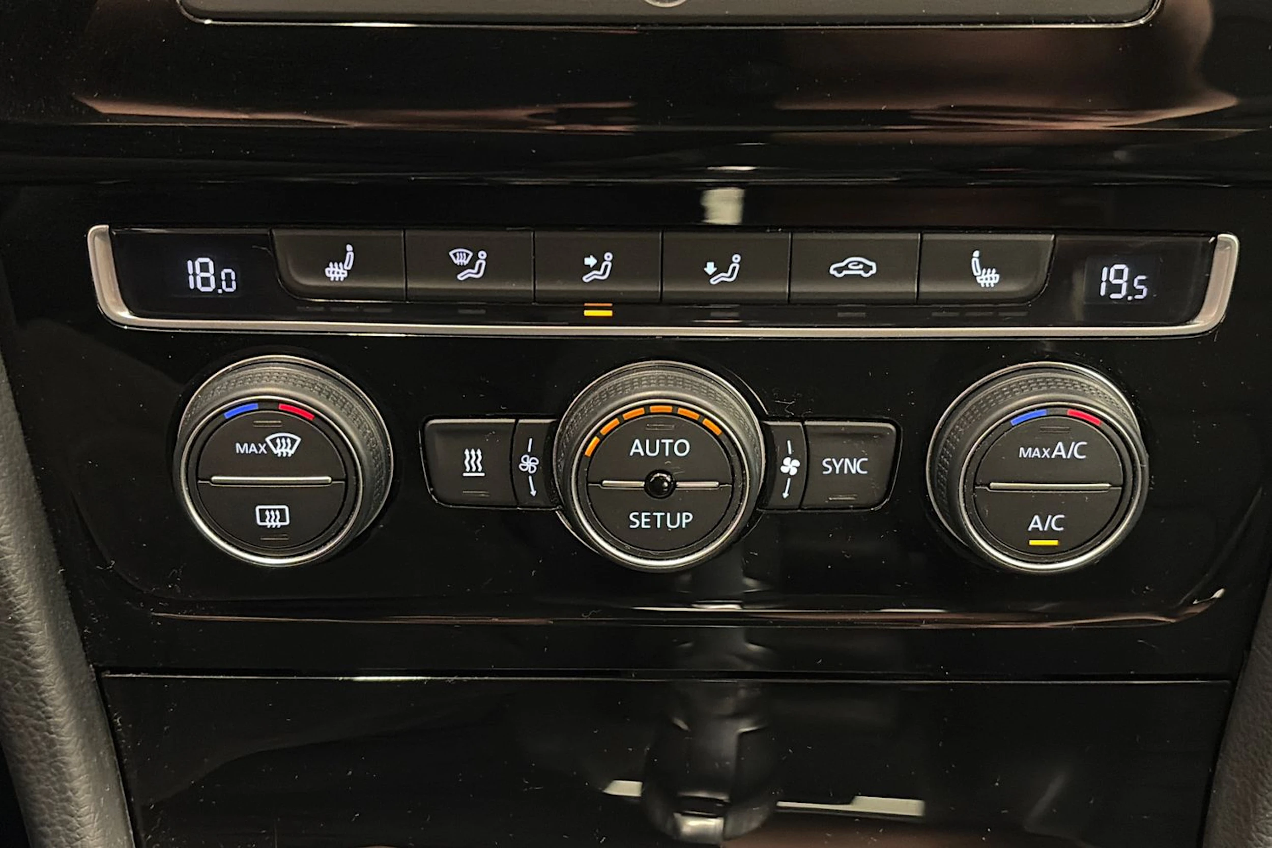 Musta Volkswagen GOLF 2013 kuva 19.