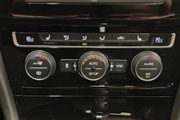 Musta Volkswagen GOLF 2013 kuva 19.