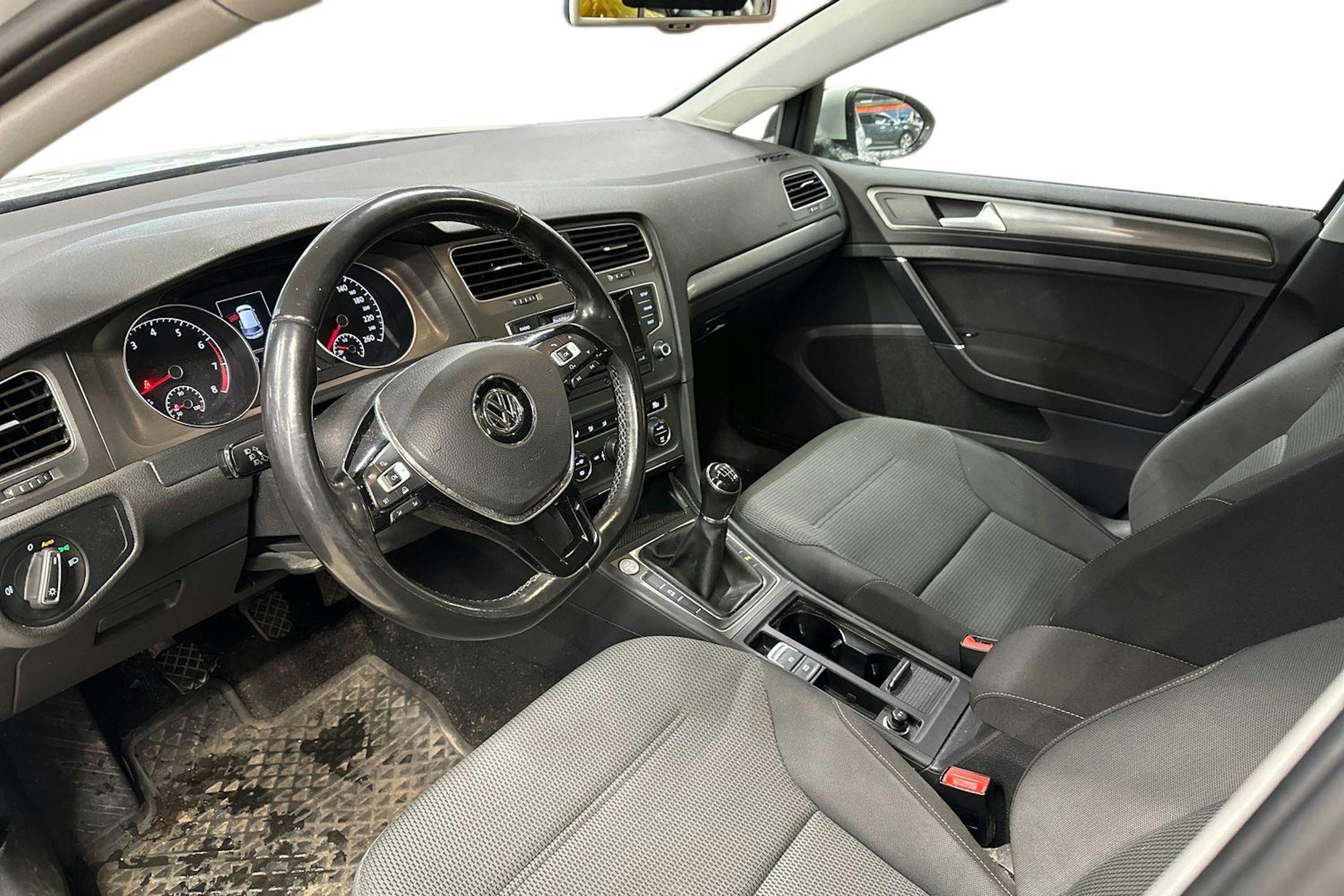 valkoinen Volkswagen Golf 2013 kuva 3.