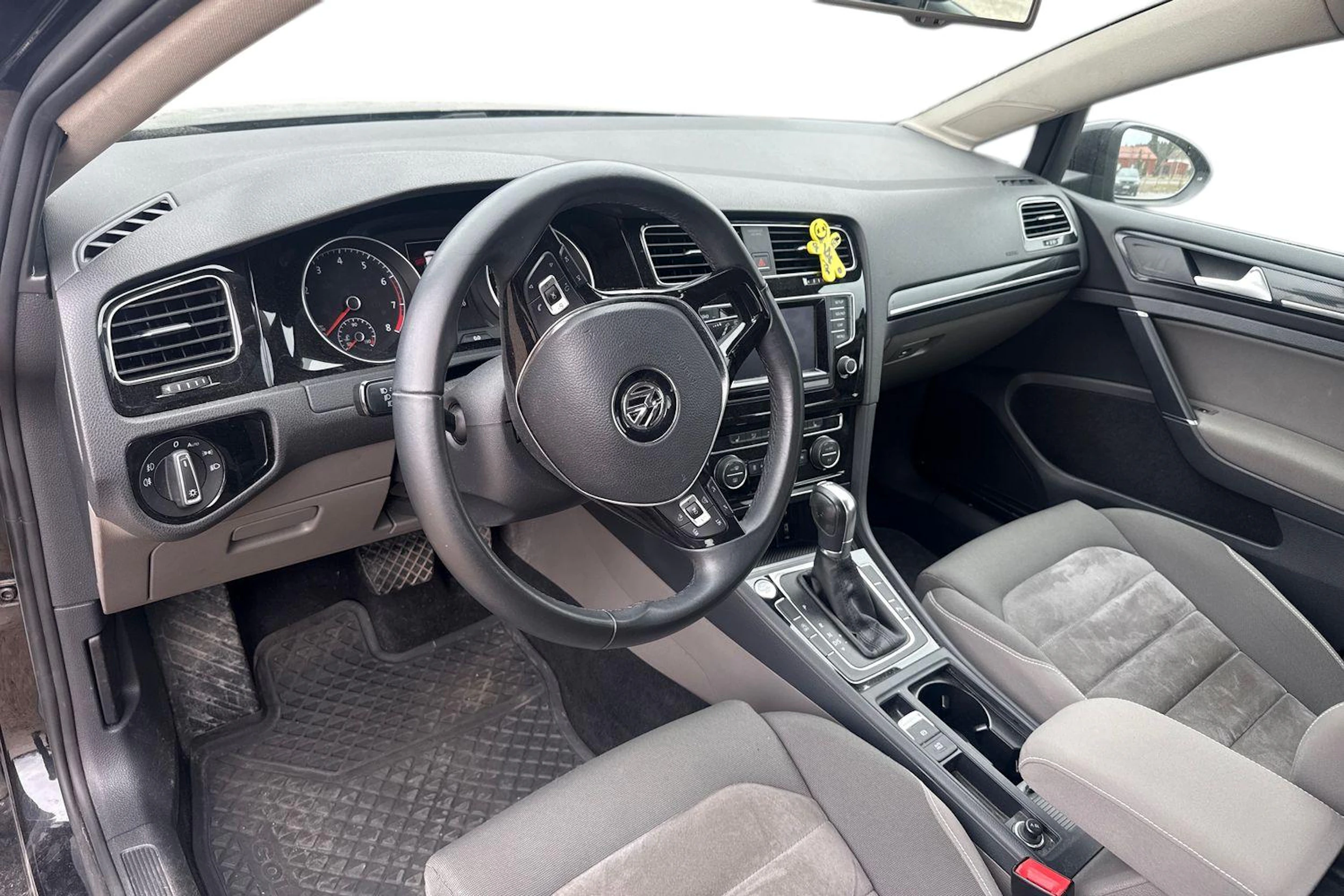 musta Volkswagen Golf 2014 kuva 3.