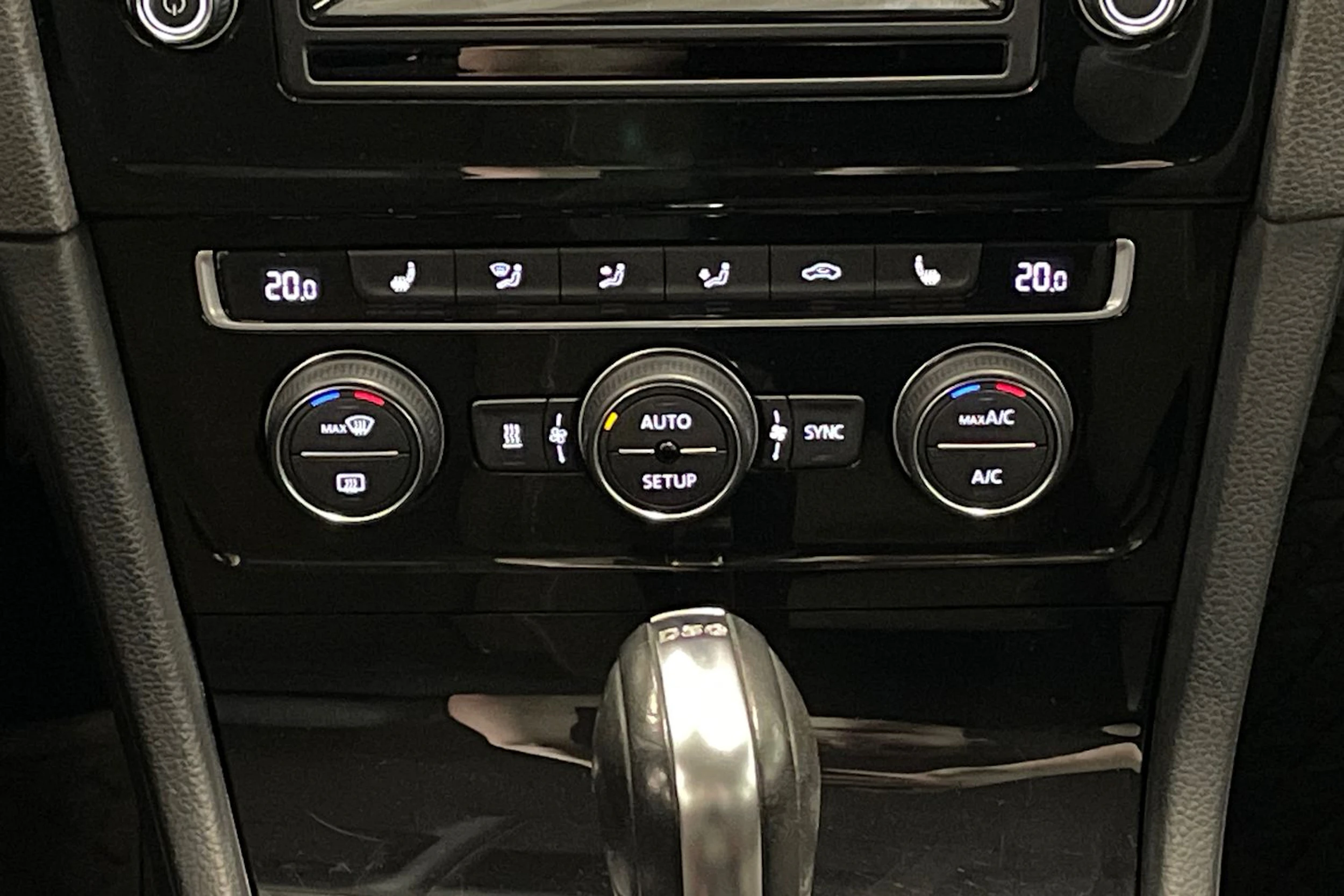 musta Volkswagen Golf 2014 kuva 20.