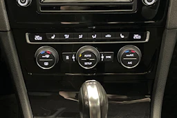 musta Volkswagen Golf 2014 kuva 20.