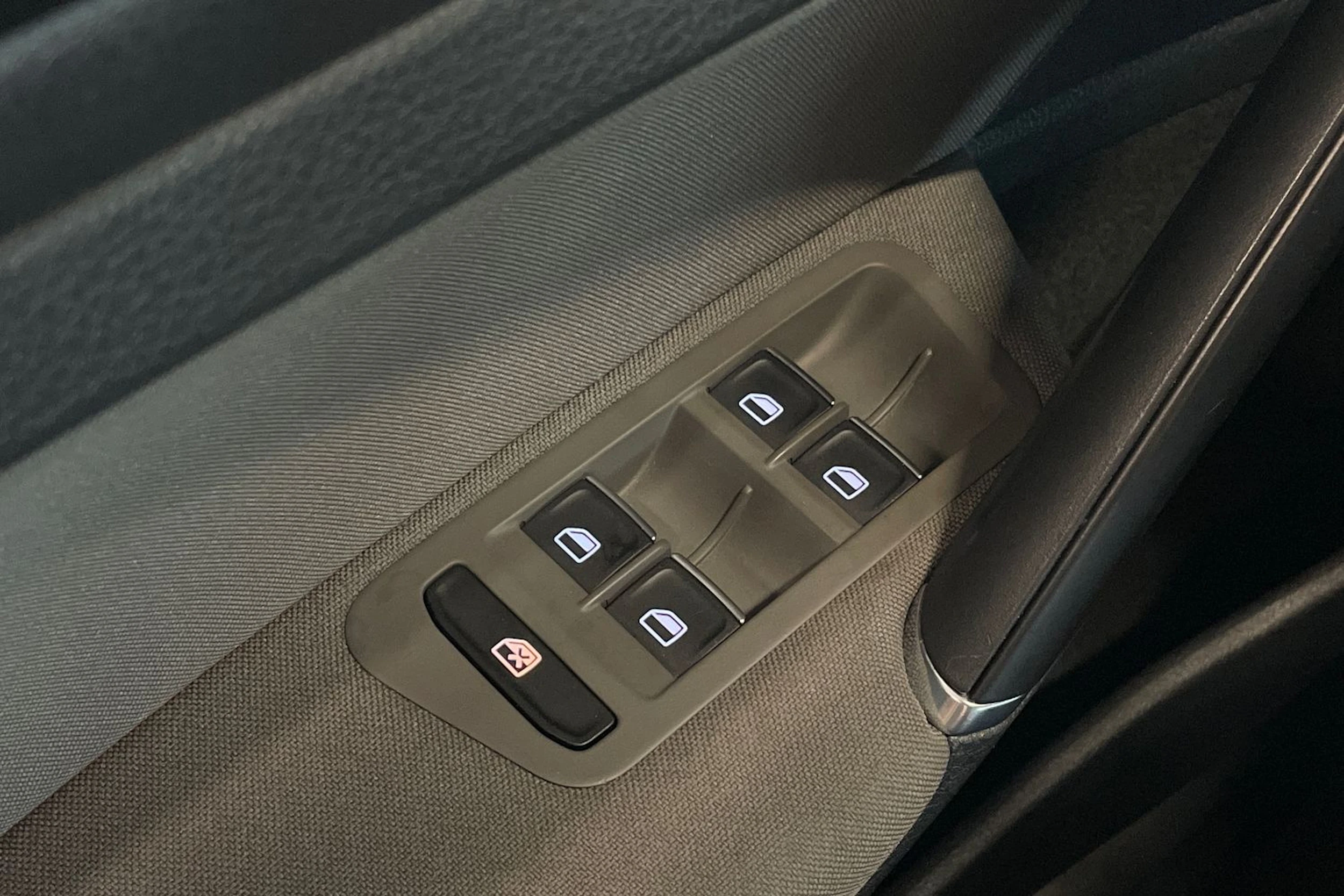 musta Volkswagen Golf 2014 kuva 22.