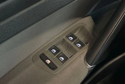 musta Volkswagen Golf 2014 kuva 22.