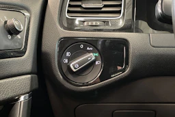 musta Volkswagen Golf 2014 kuva 23.